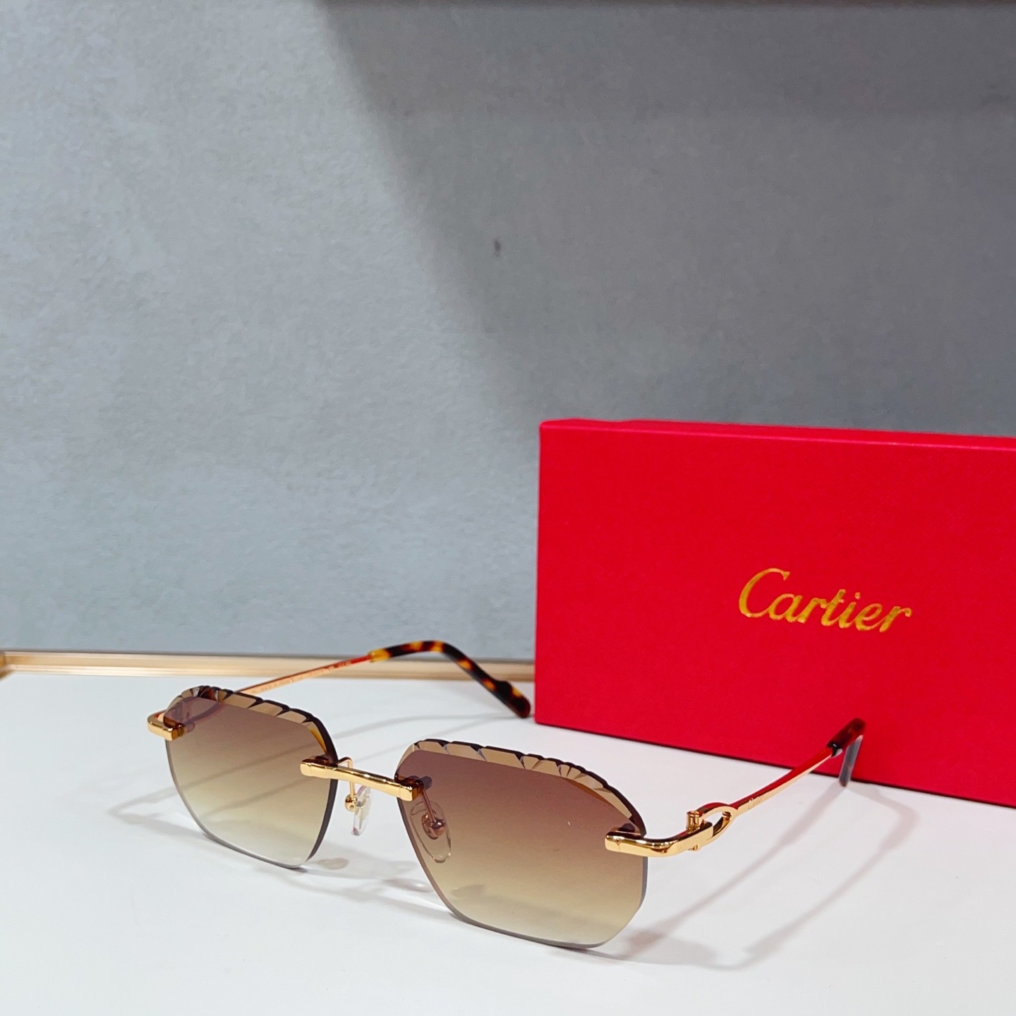 Очки солнцезащитные женские в стиле Cartier