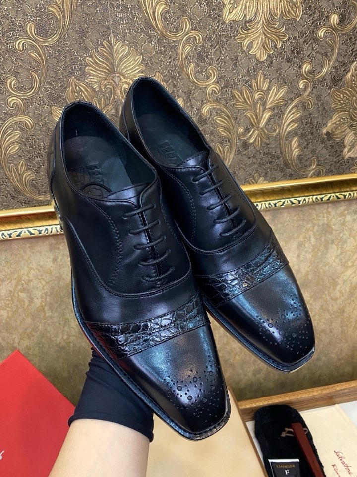Туфли мужские в стиле Salvatore Ferragamo черного цвета
