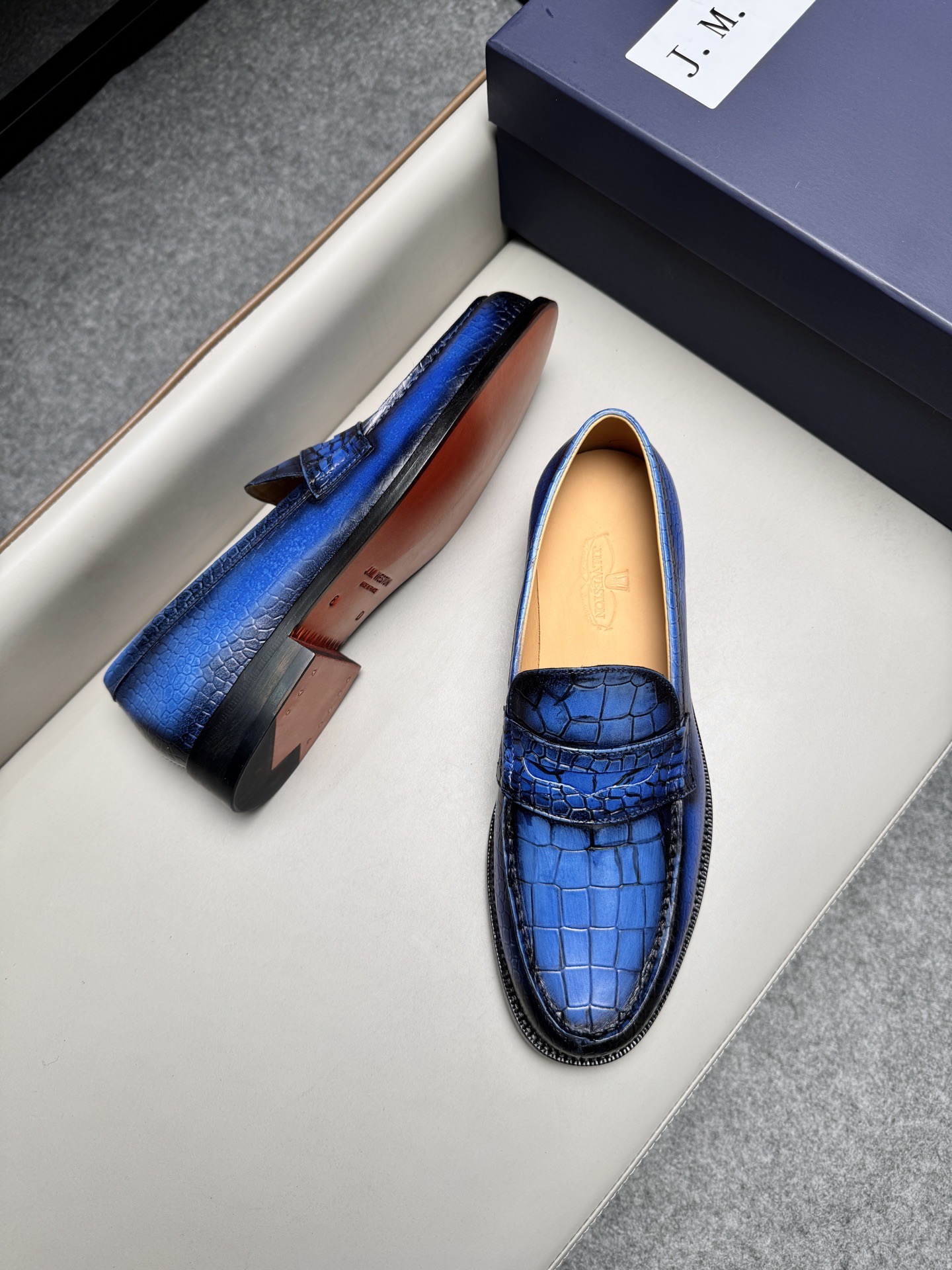 Лоферы мужские в стиле J.M. Weston синего цвета