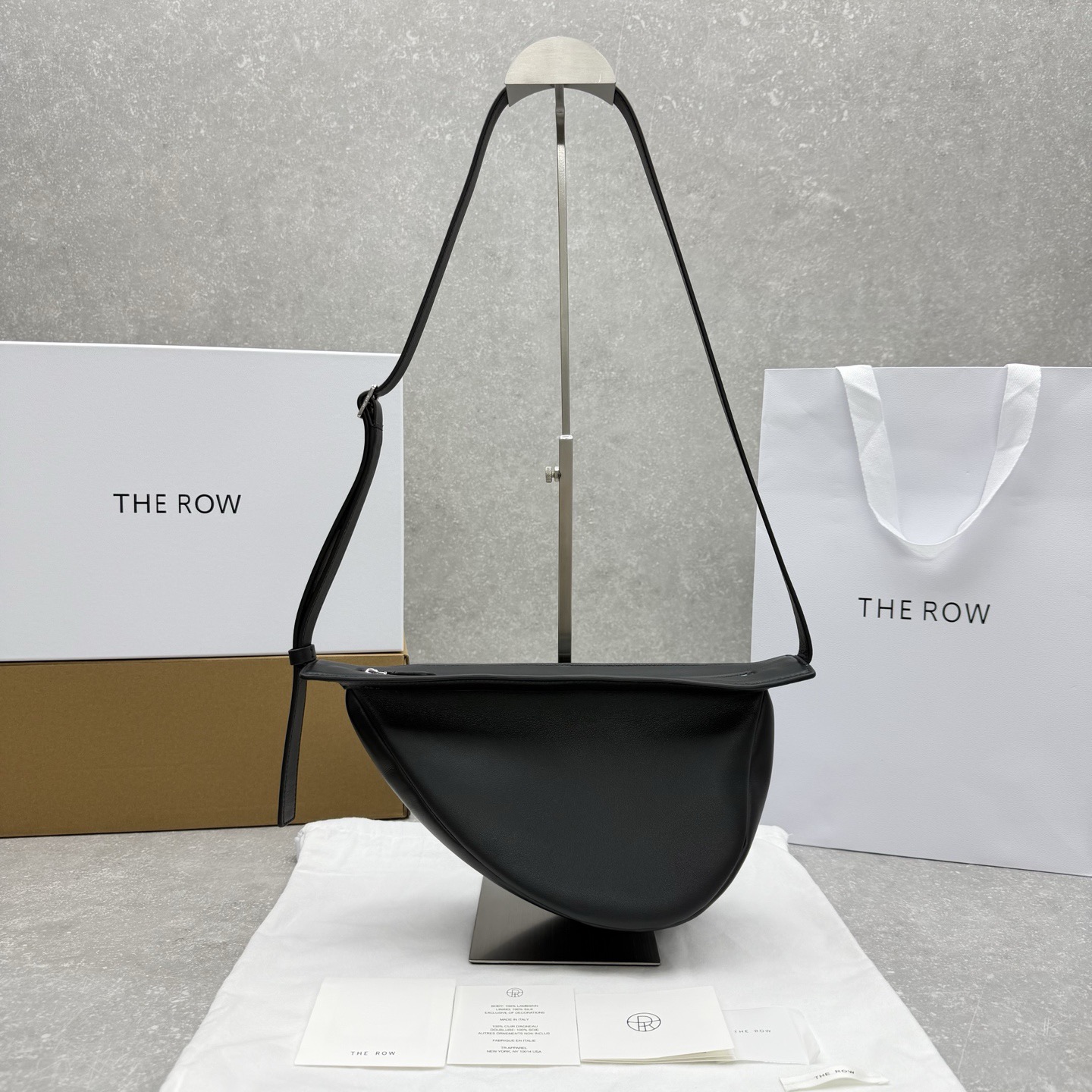 Сумка женская в стиле The Row Banana Bag из натуральной кожи черного цвета