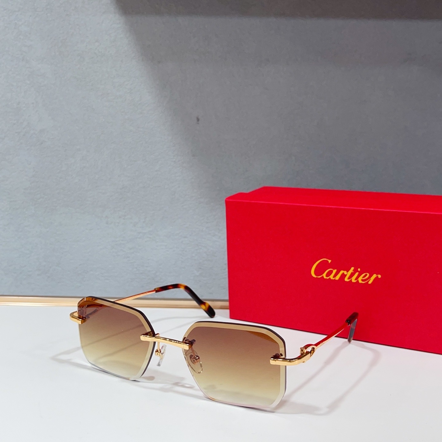 Очки солнцезащитные женские в стиле Cartier
