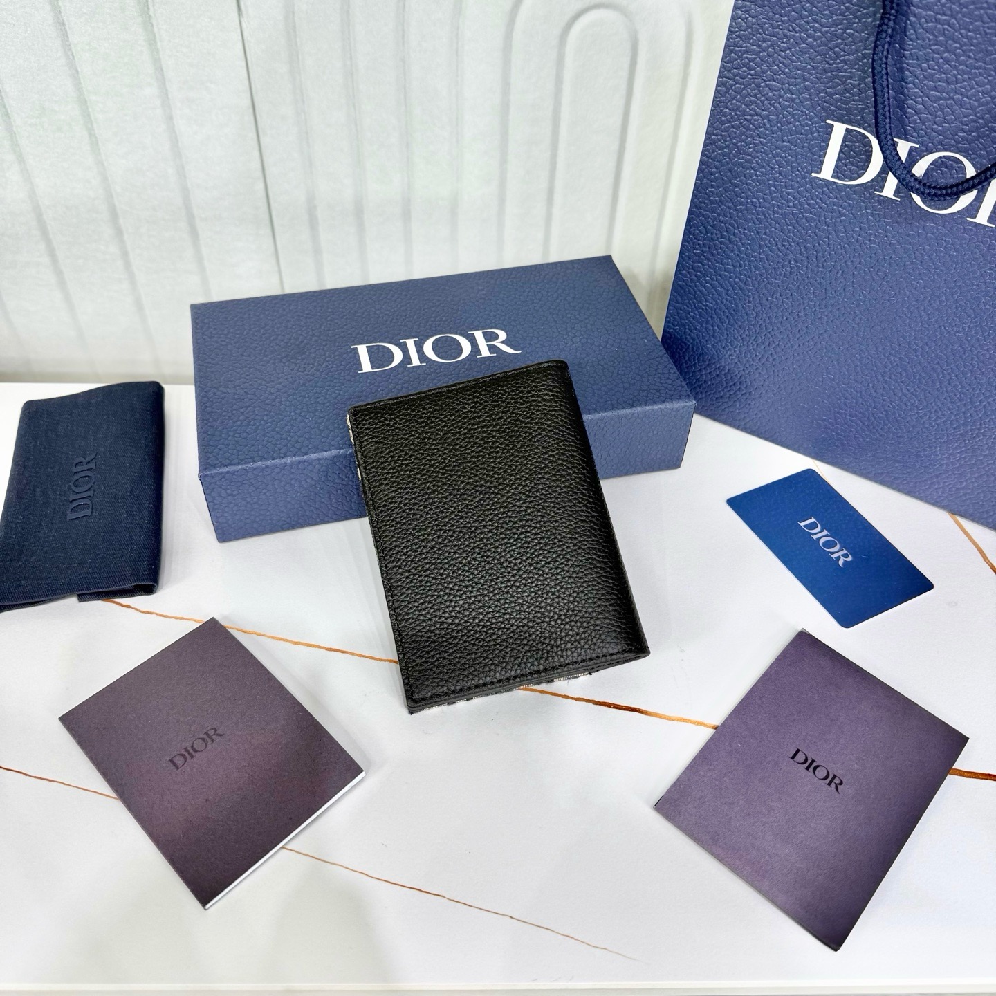Обложка для паспорта мужская Dior бежево-чёрного цвета