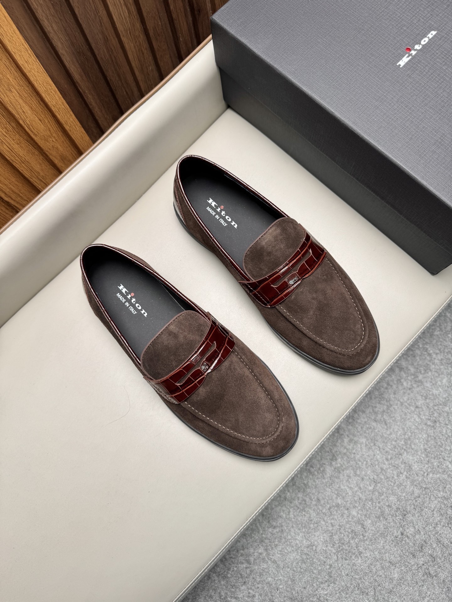 Лоферы мужские в стиле Kiton бордового цвета
