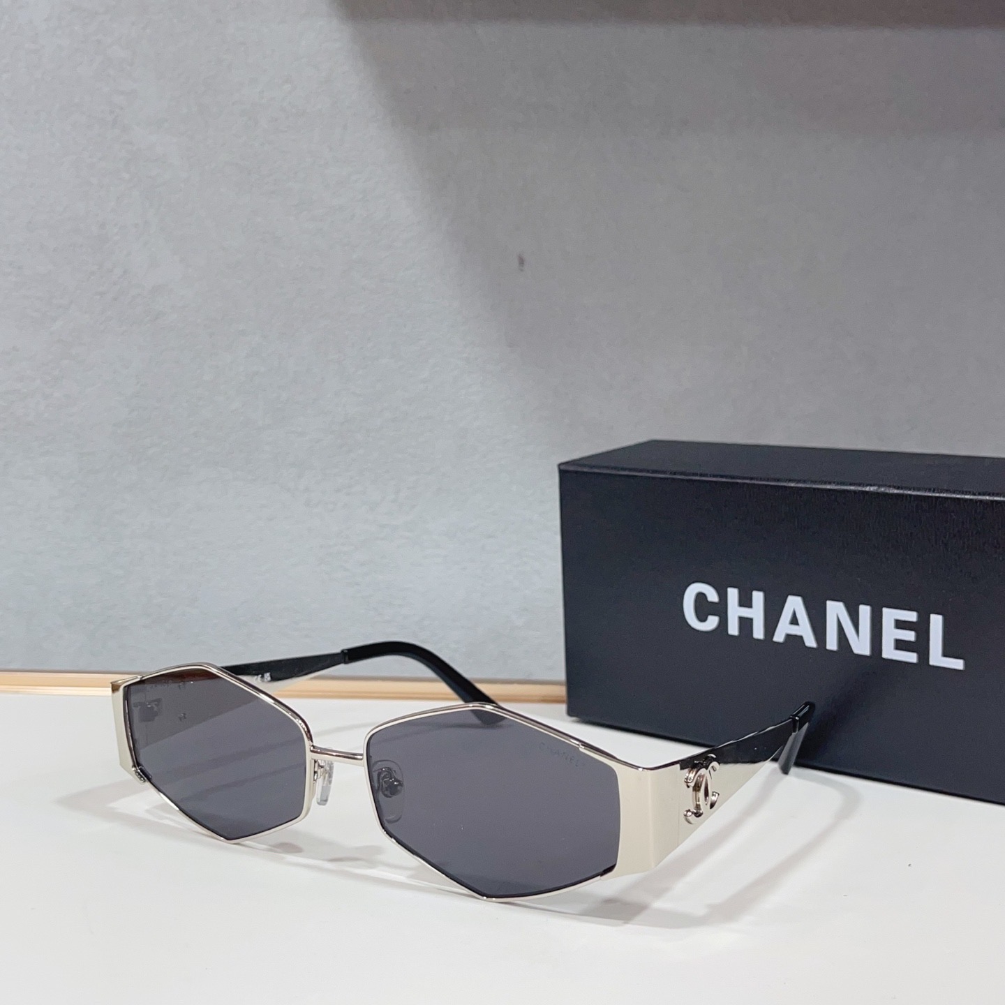 Очки солнцезащитные женские в стиле Chanel