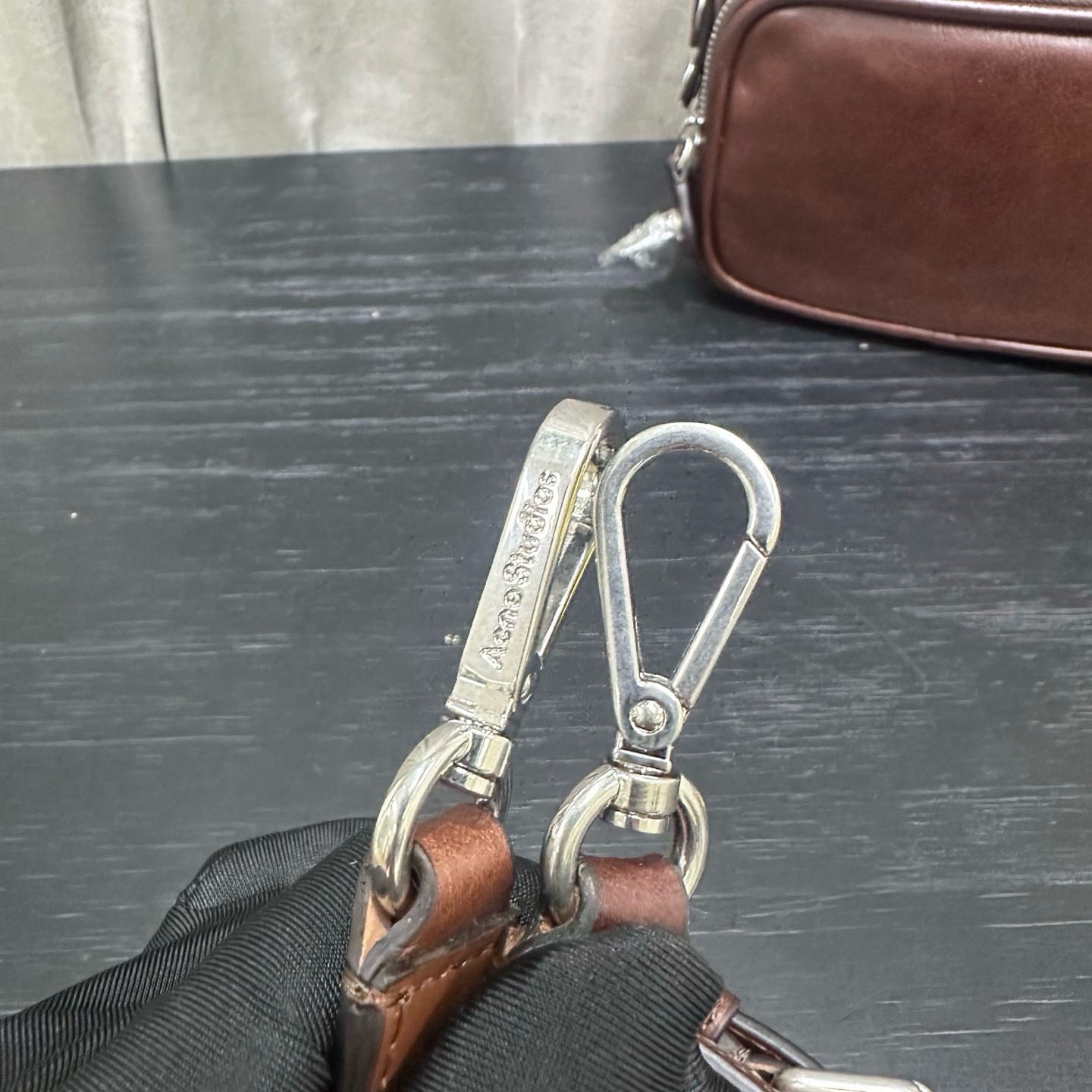 Сумка женская Acne Studios Camero коричневого цвета