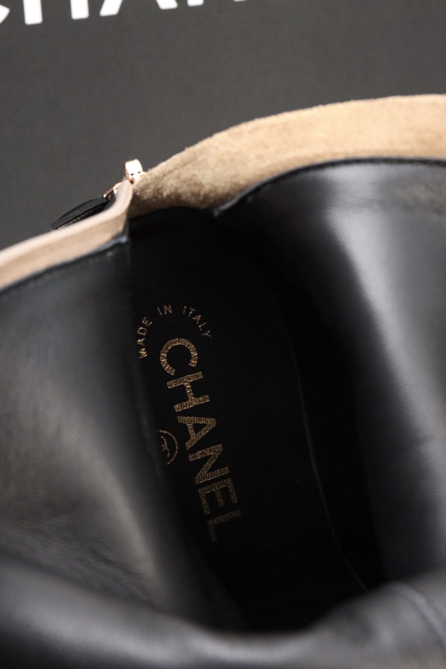 Сапоги женские Chanel Riding Boots бежево-чёрного цвета