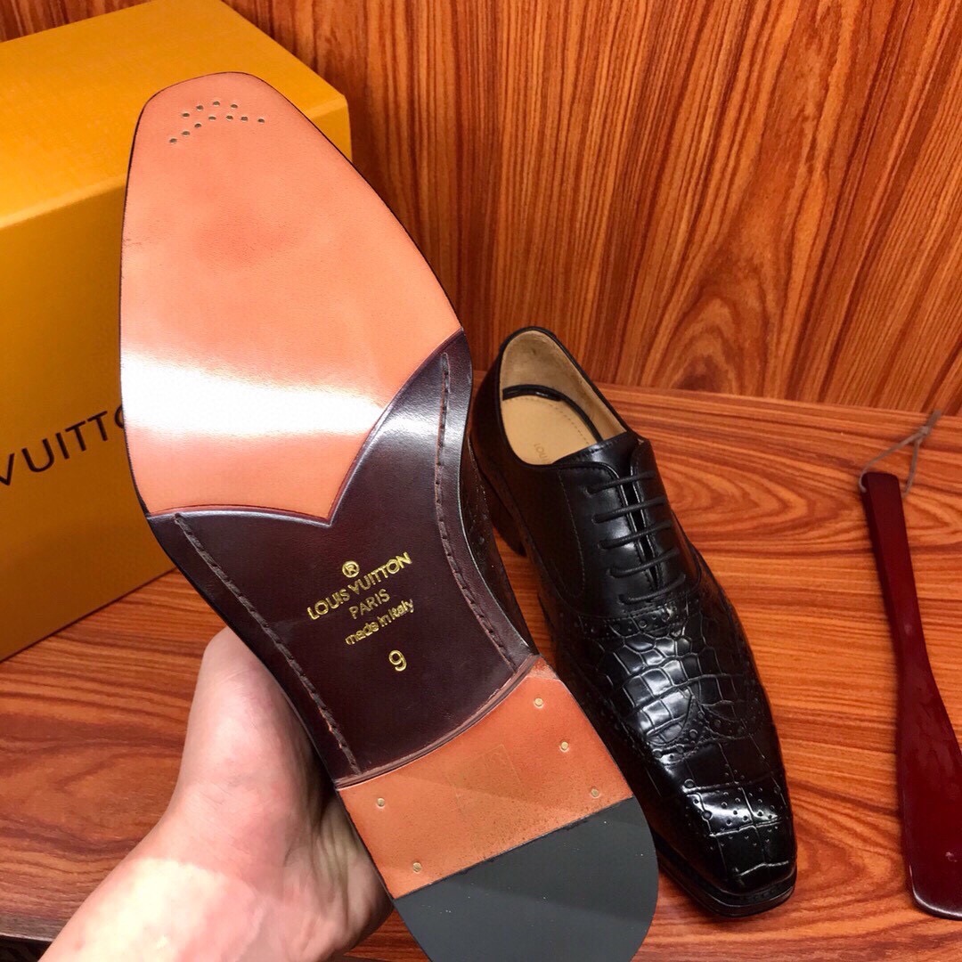 Туфли мужские Louis Vuitton из кожи крокодила черного цвета