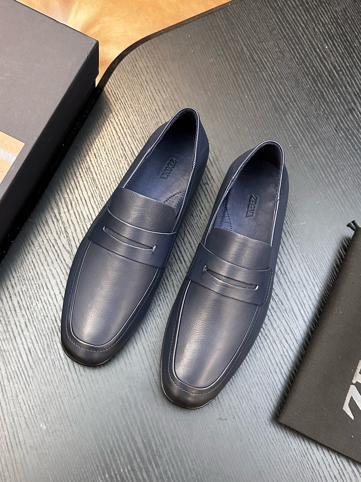 Лоферы мужские в стиле Zegna из натуральной кожи синего цвета