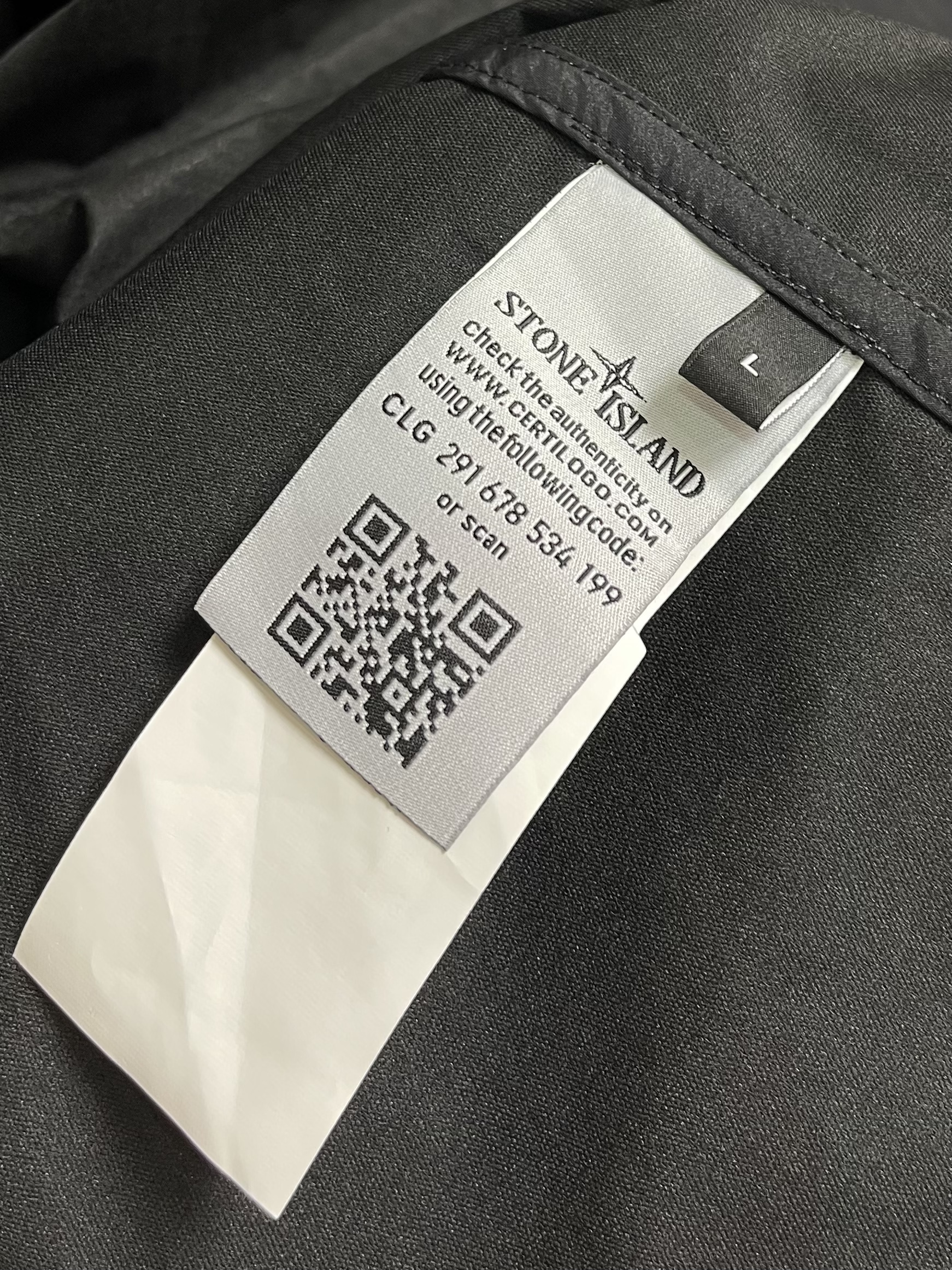 Куртка мужская Stone Island с капюшоном чёрного цвета