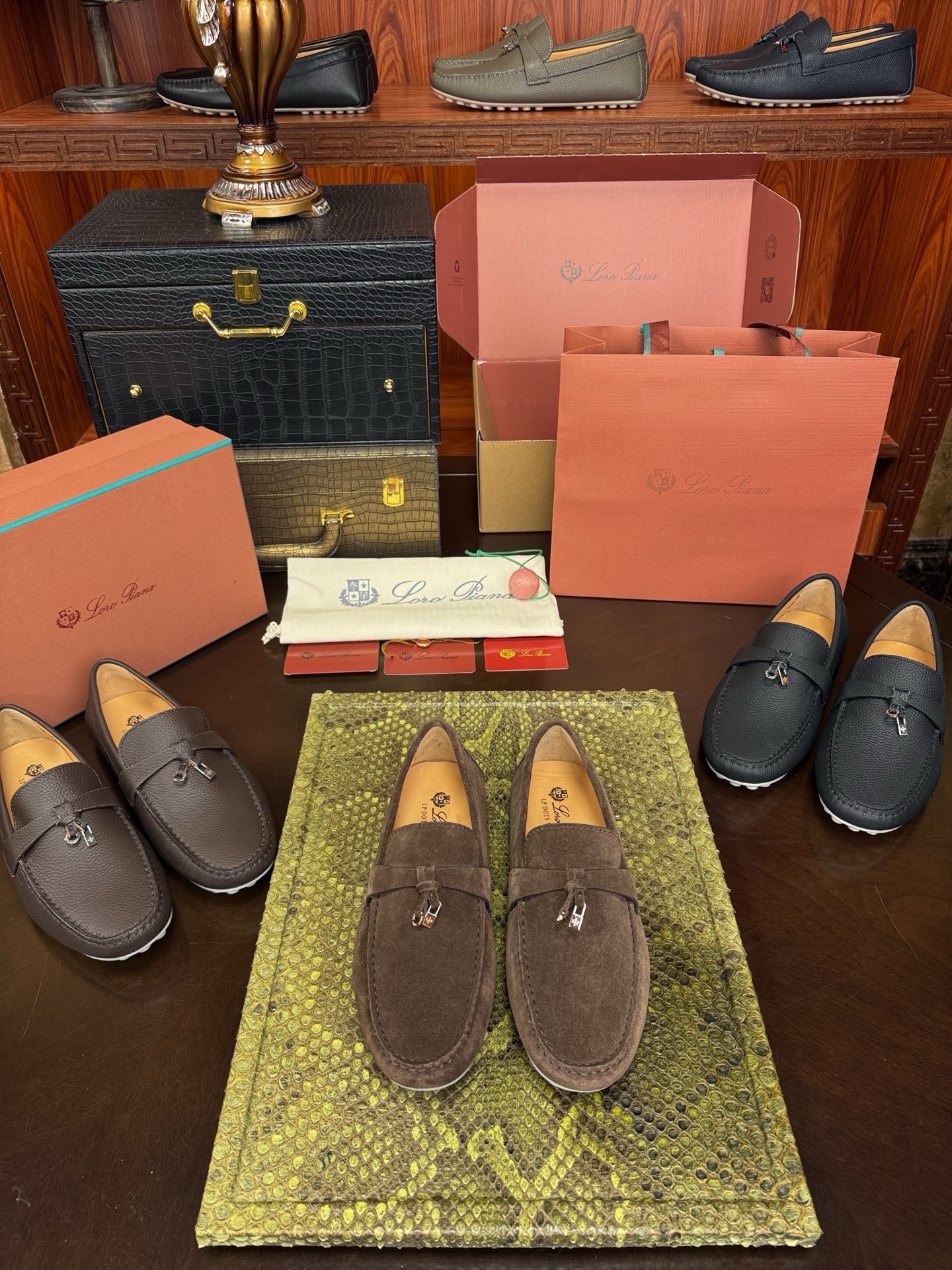 Мокасины мужские Loro Piana из натуральной замши тёмно-коричневого цвета