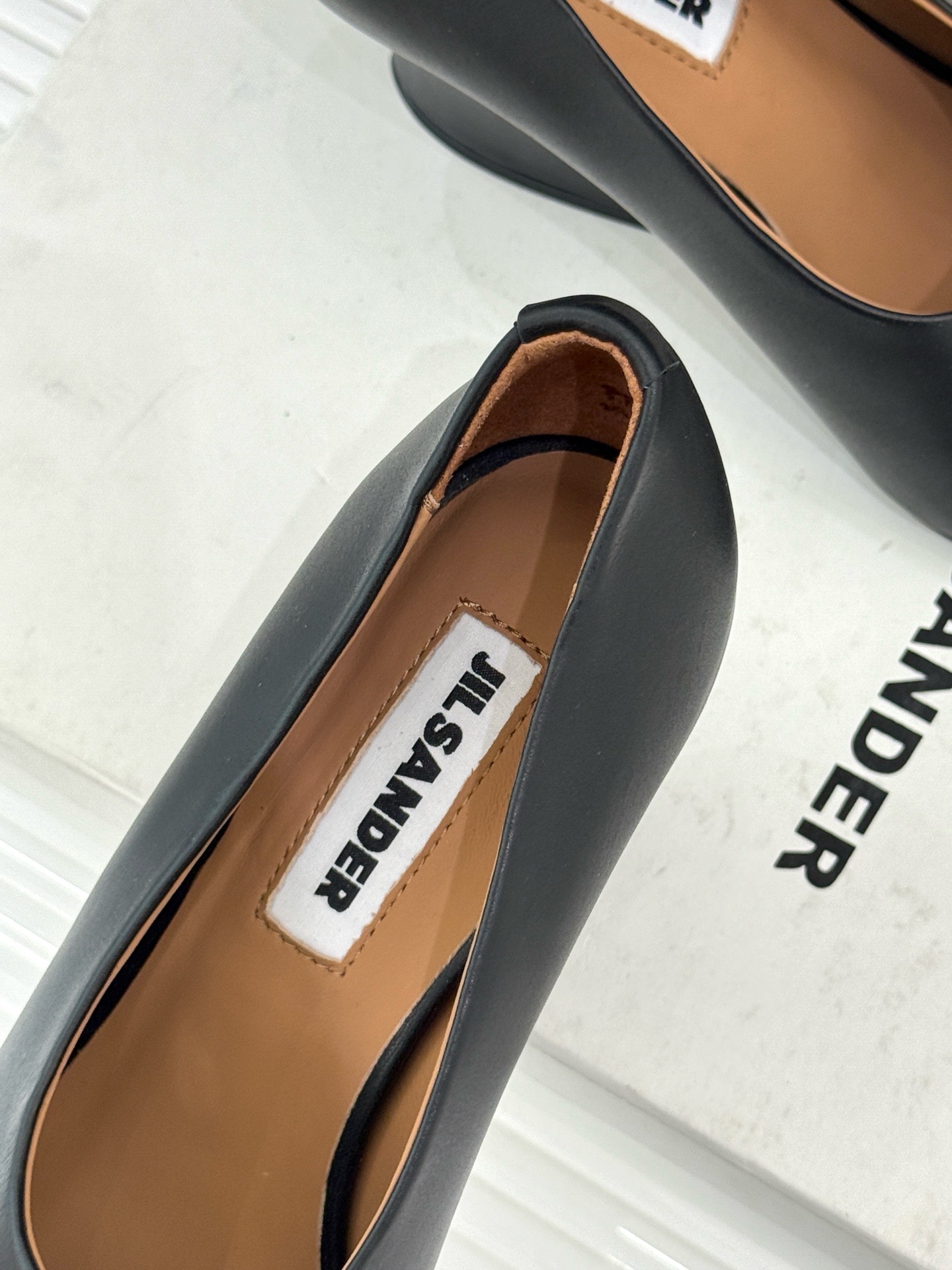 Туфли женские Jil Sander чёрного цвета