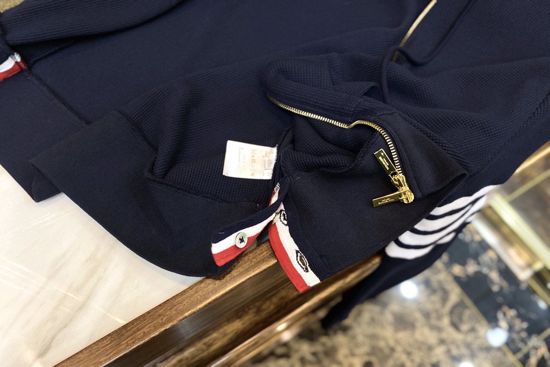 Костюм мужской в стиле Thom Browne спортивный тёмно-синего цвета (худи на молнии / свитшот + брюки)