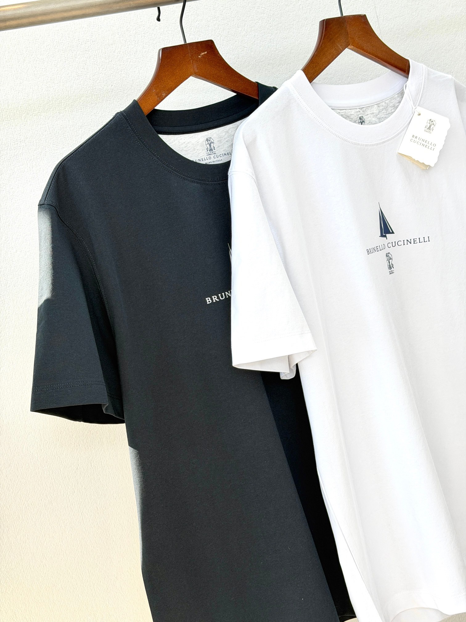 Футболка унисекс в стиле Brunello Cucinelli с принтом из хлопка белого цвета