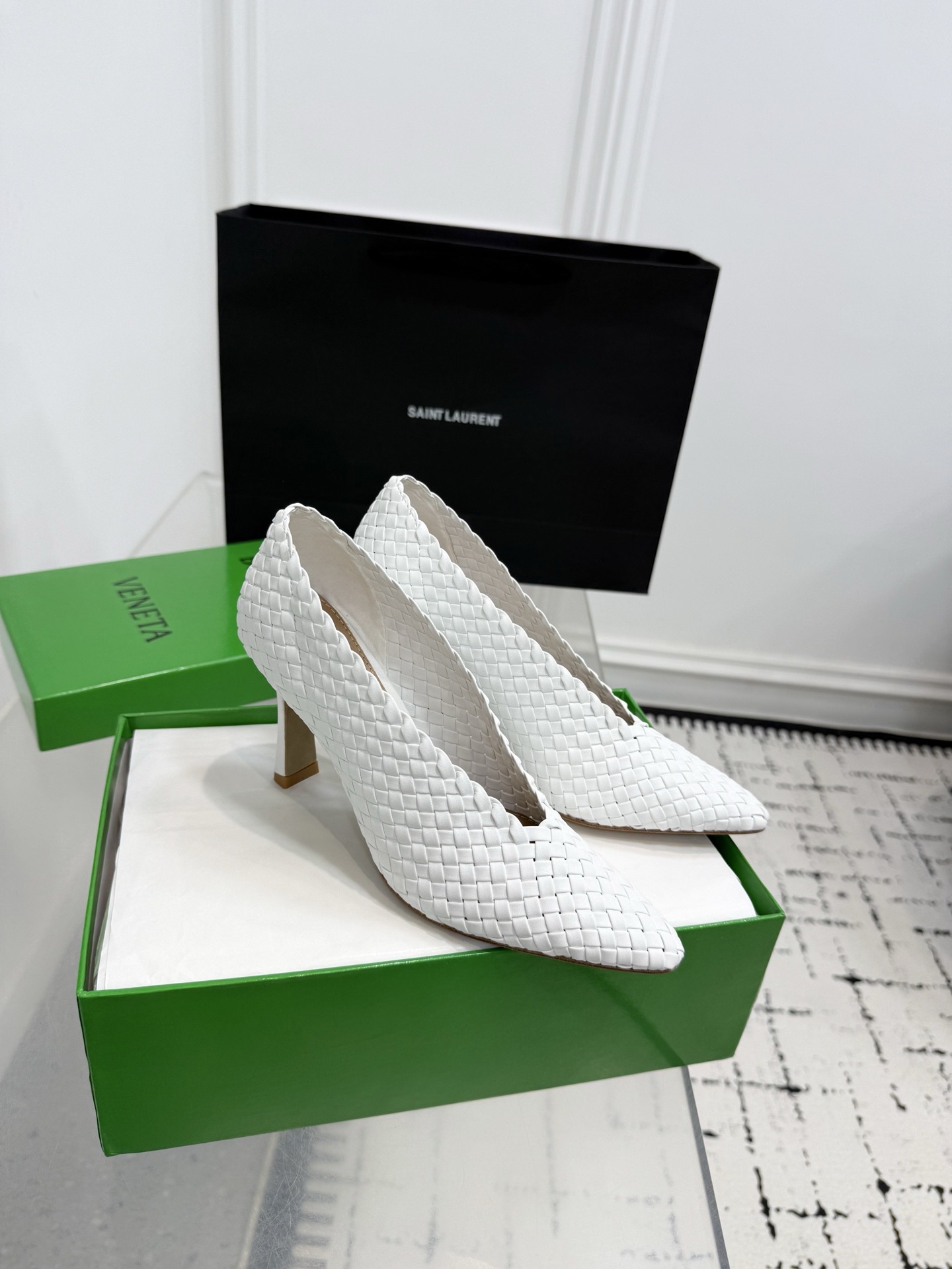 Туфли женские в стиле Bottega Veneta Sofia белого цвета