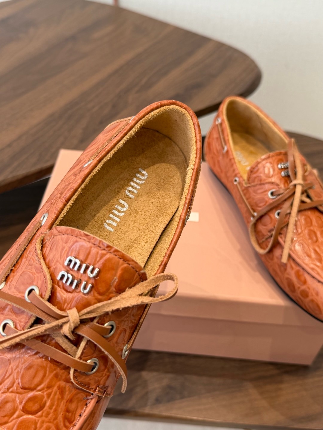 Топсайдеры женские Miu Miu Deck коньячно-коричневого цвета
