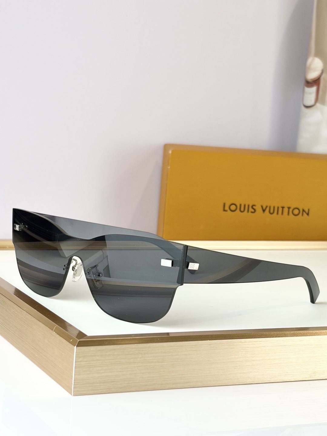 Очки солнцезащитные унисекс в стиле Louis Vuitton