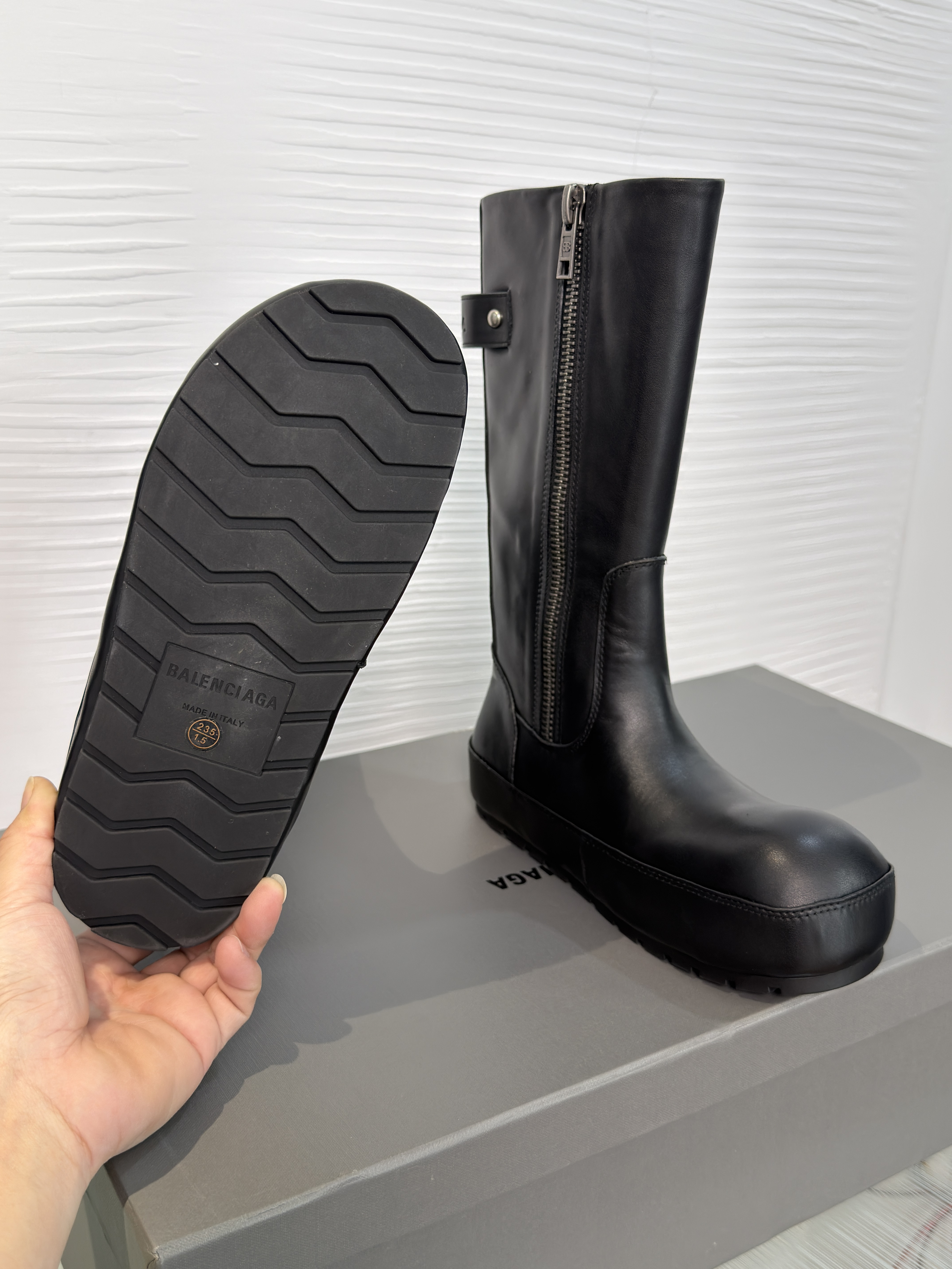 Сапоги женские Balenciaga чёрного цвета