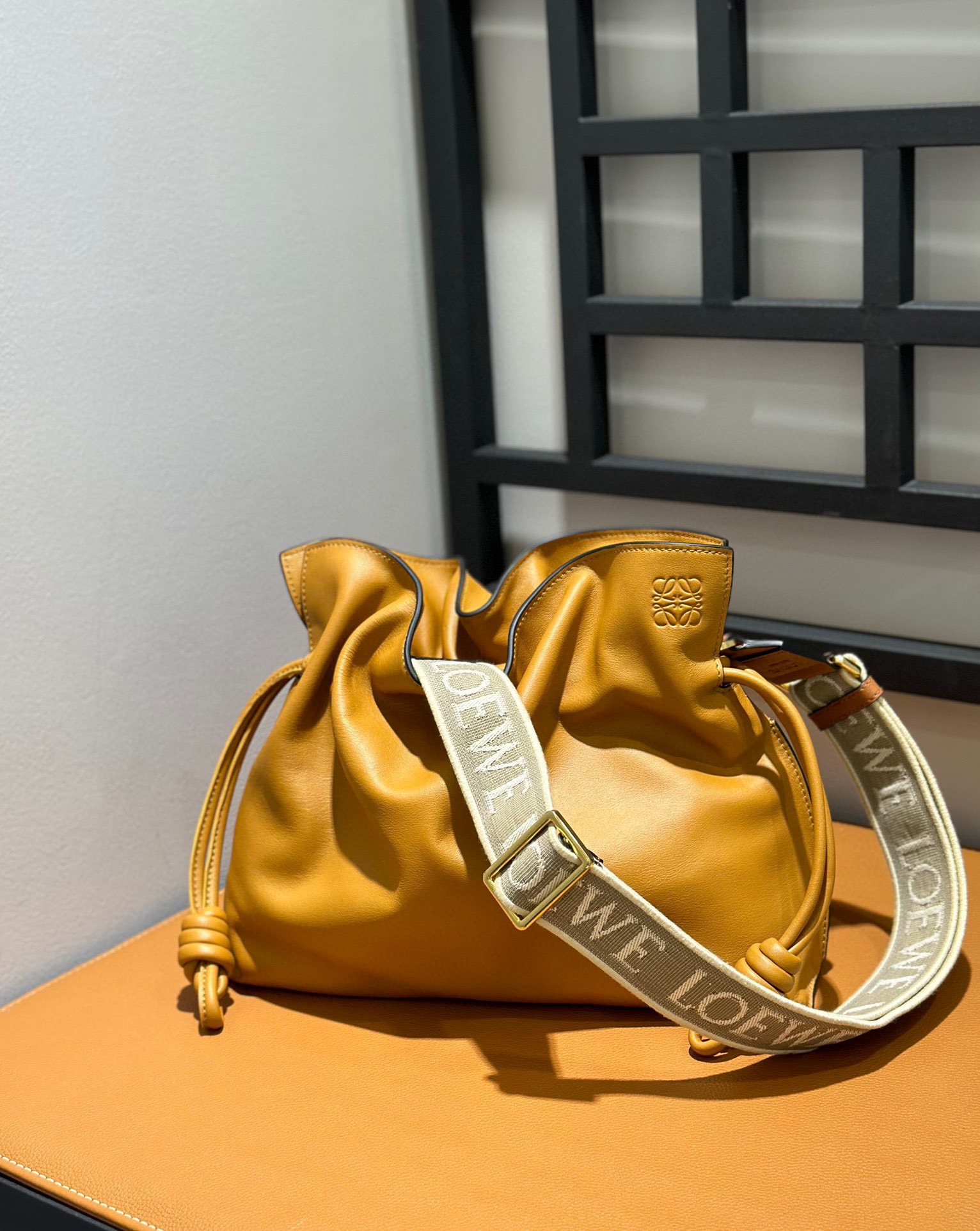 Сумка женская в стиле Loewe Flamenco  золотисто-жёлтого цвета