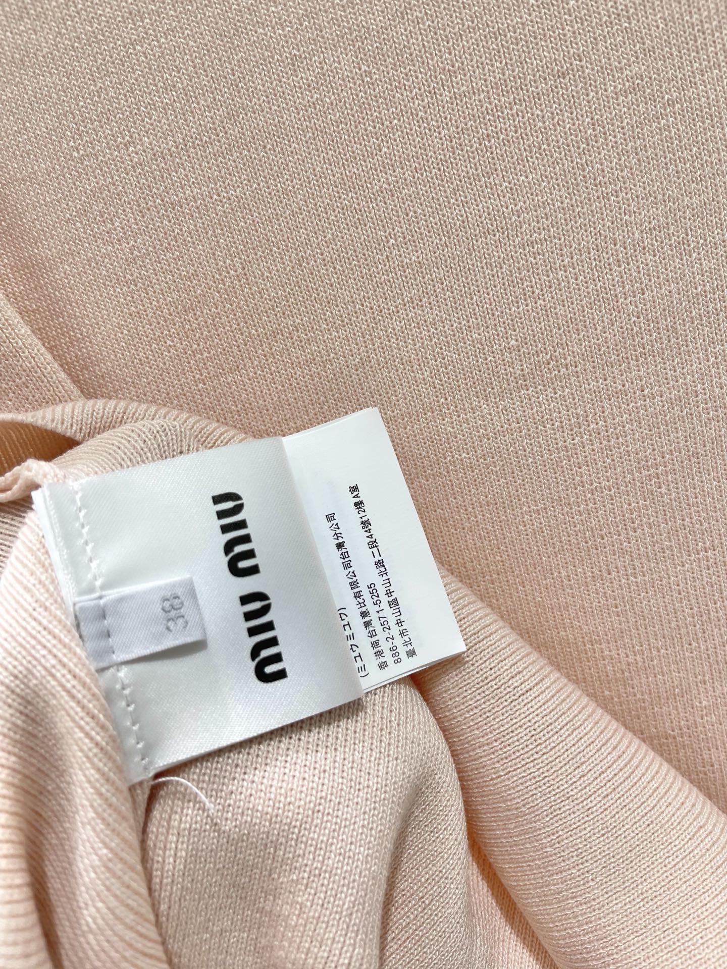 Костюм женский в стиле Miu Miu трикотажный: топ без рукавов и юбка миди плиссированная