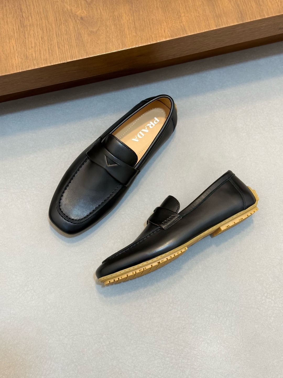 Мокасины мужские Prada чёрного цвета