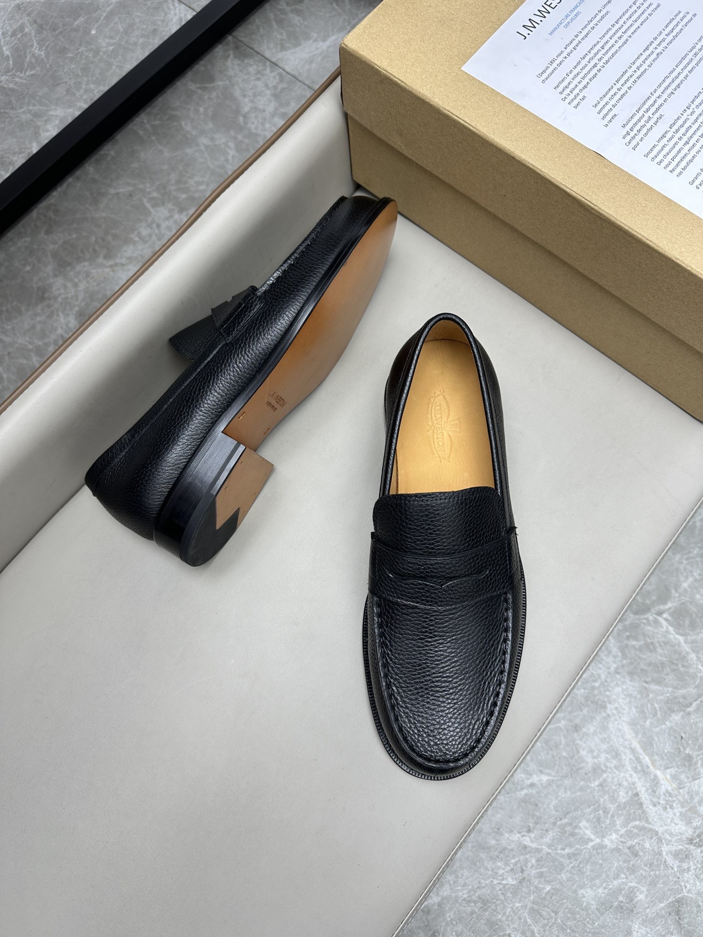 Лоферы мужские в стиле J.M. Weston черного цвета