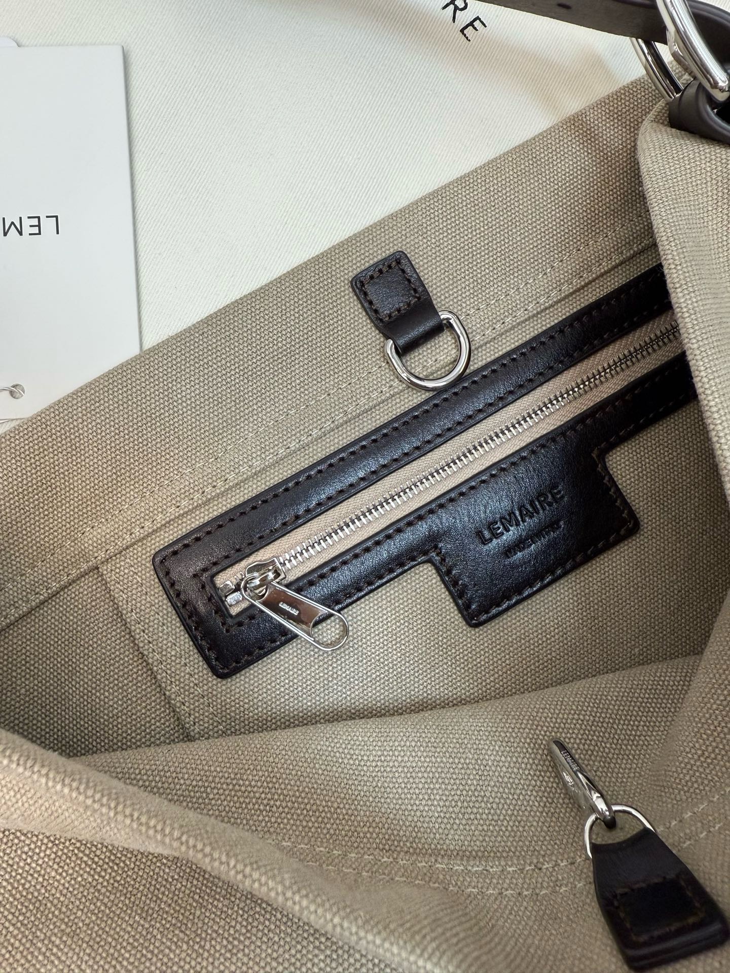 Сумка женская в стиле Lemaire Small Tote серо-бежевого цвета 