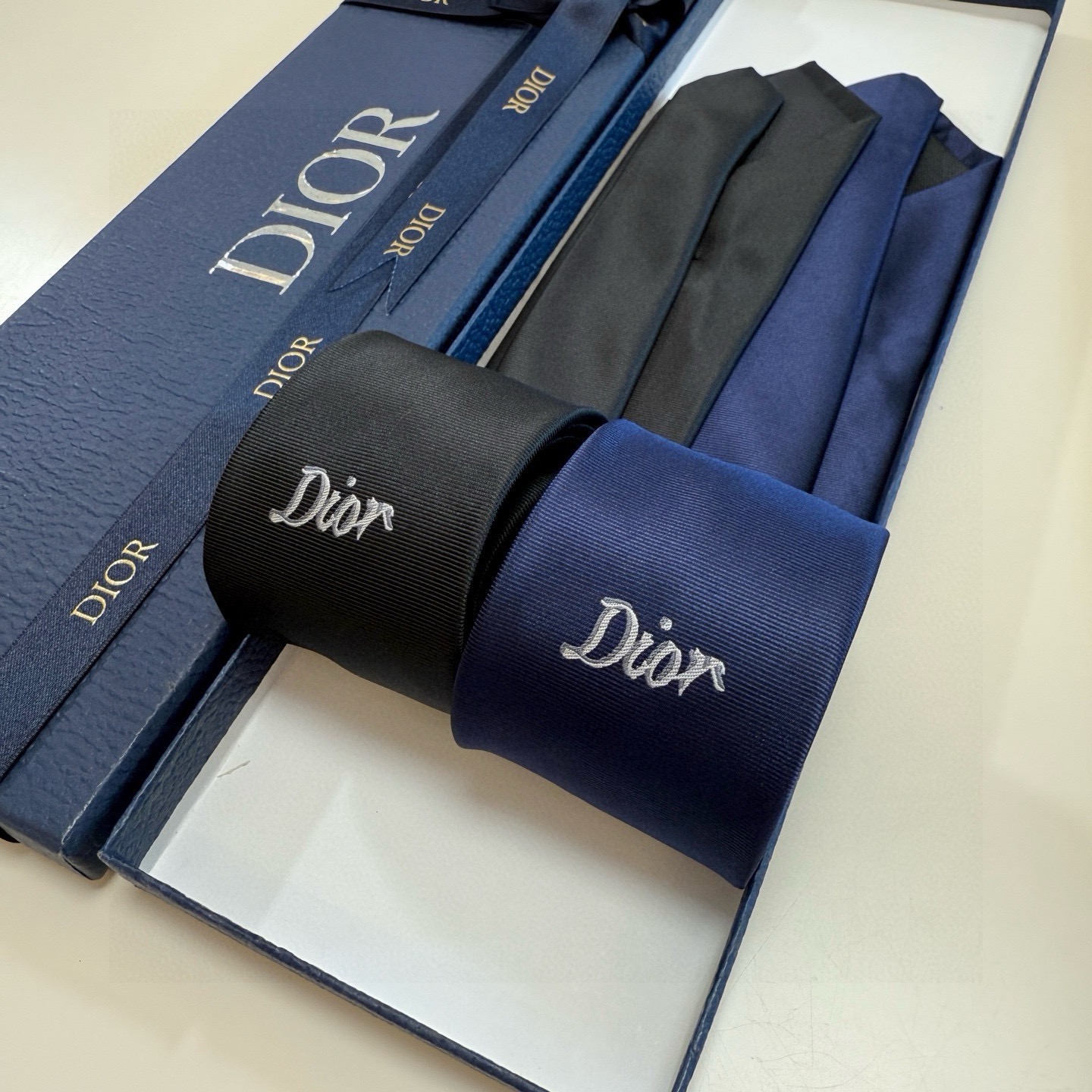 Галстук мужской Dior чёрного цвета с вышивкой логотипа