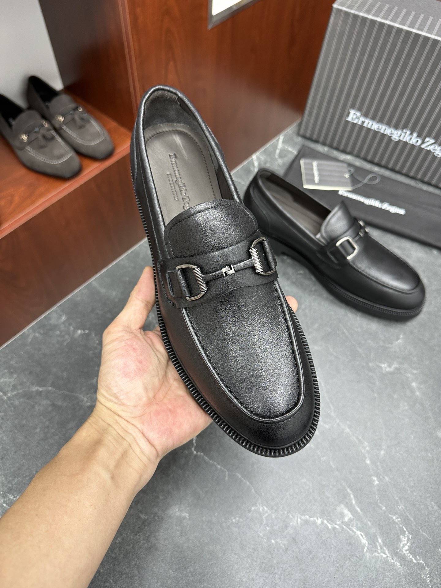 Лоферы мужские в стиле Ermenegildo Zegna с пряжкой чёрного цвета