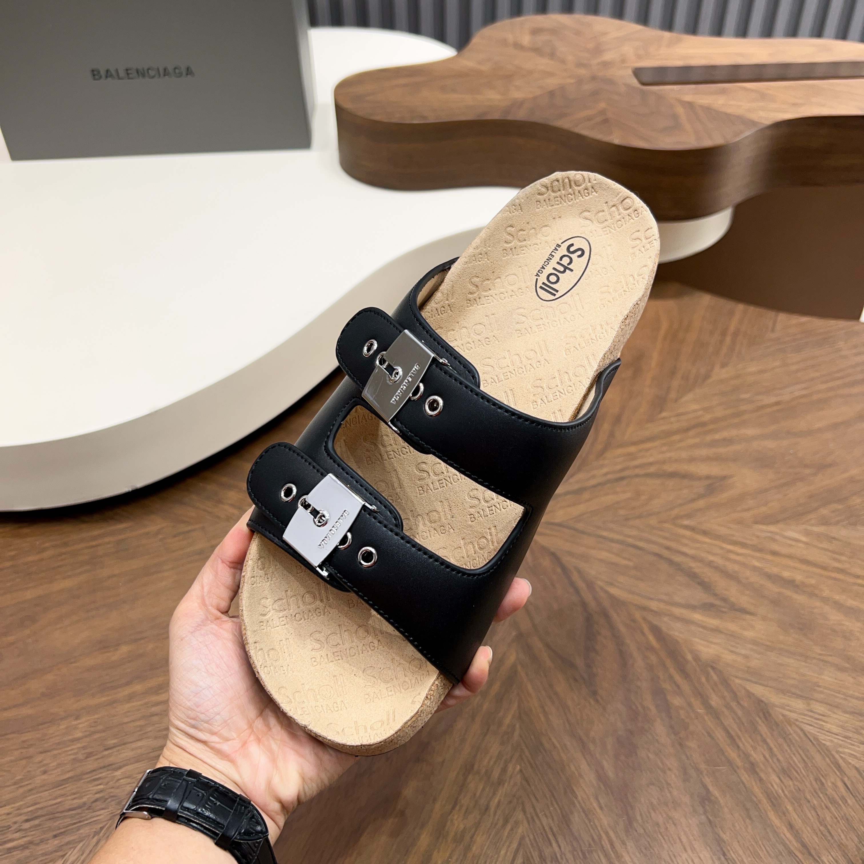 Сандалии мужские в стиле Balenciaga с пробковой подошвой черного цвета