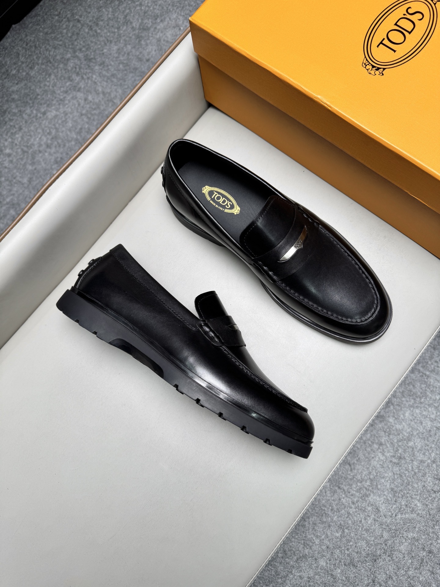 Лоферы мужские в стиле Tod’s чёрного цвета