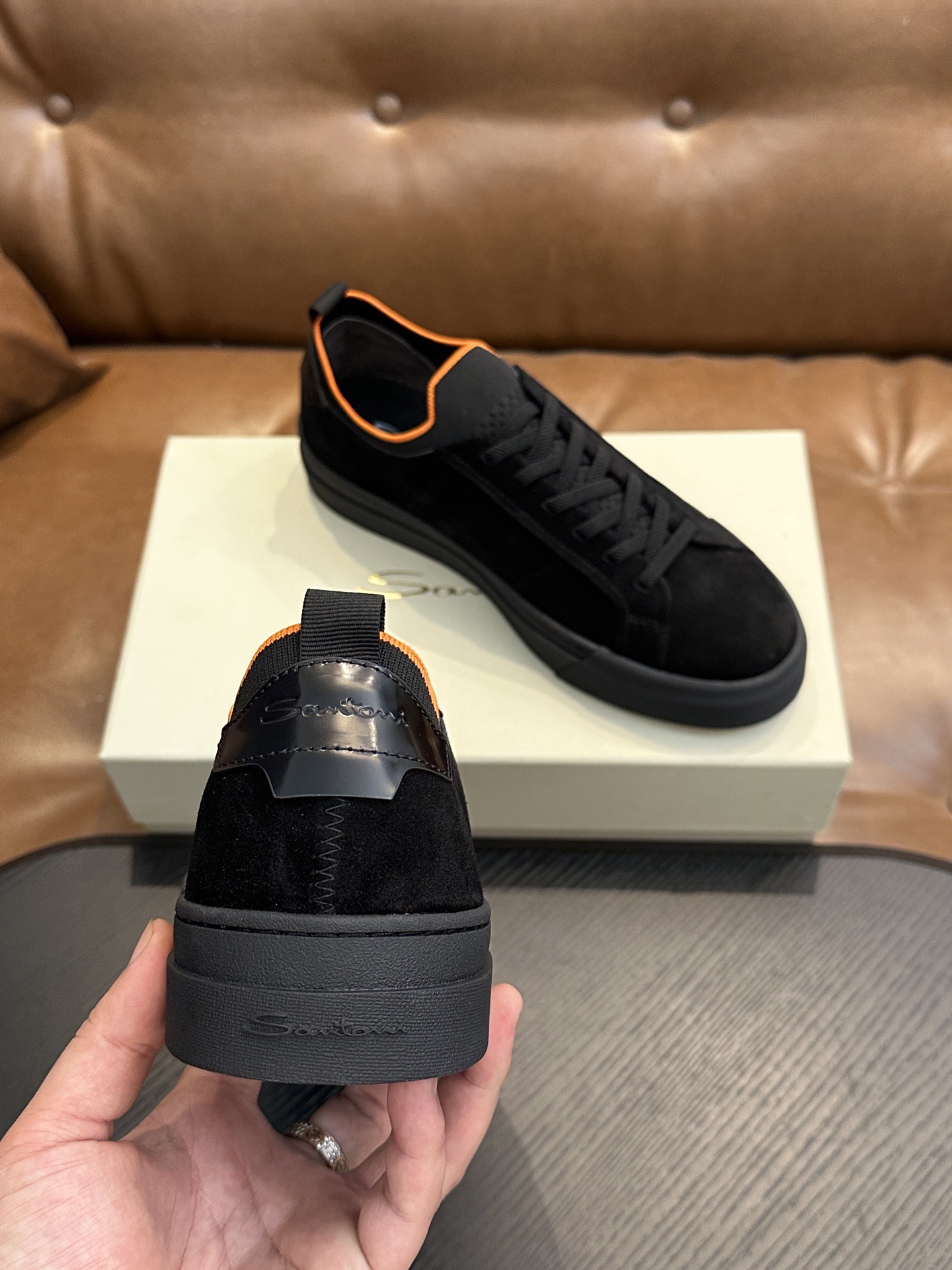 Кроссовки мужские в стиле Santoni из натуральной кожи черного цвета