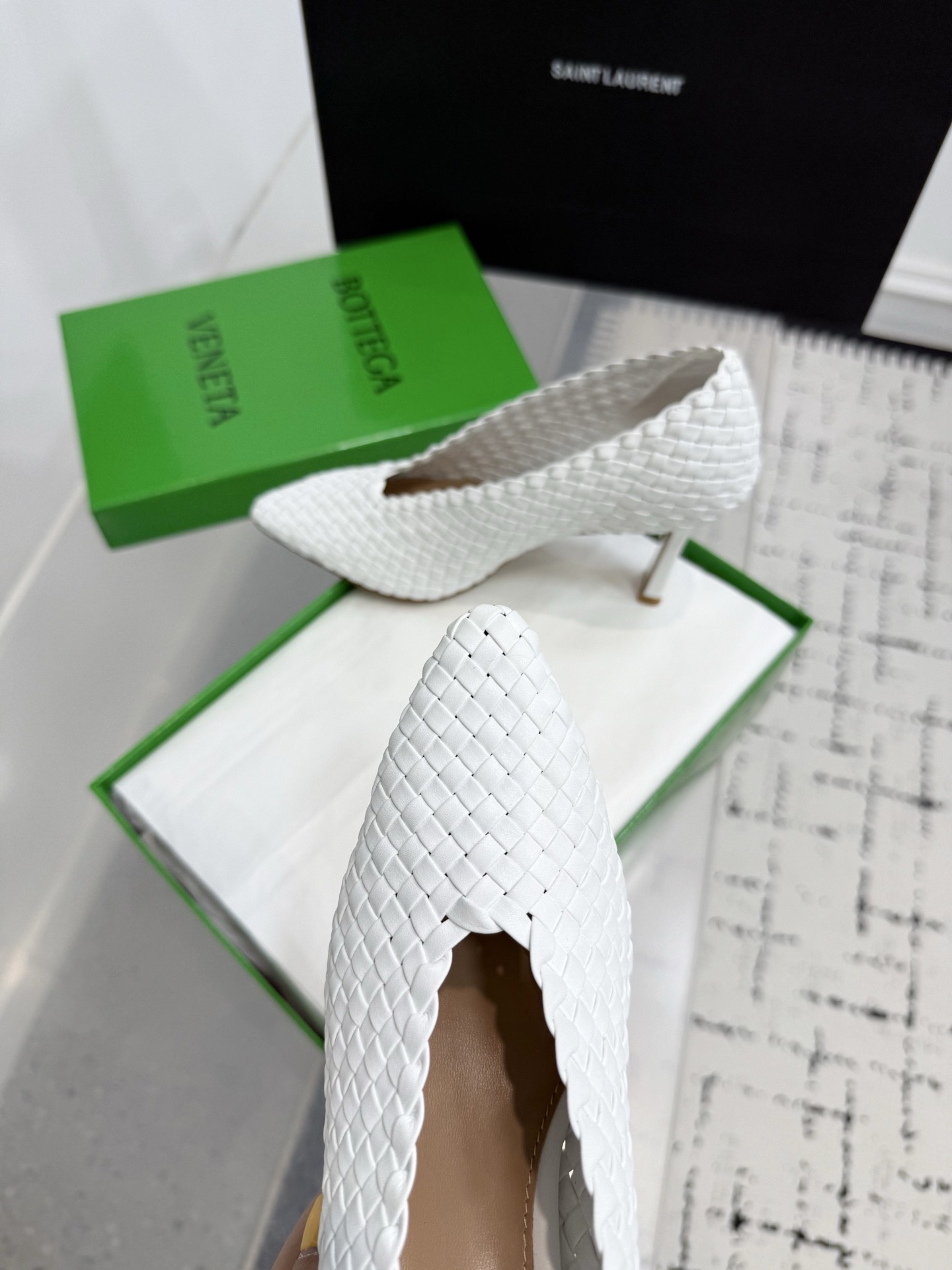 Туфли женские в стиле Bottega Veneta Sofia белого цвета