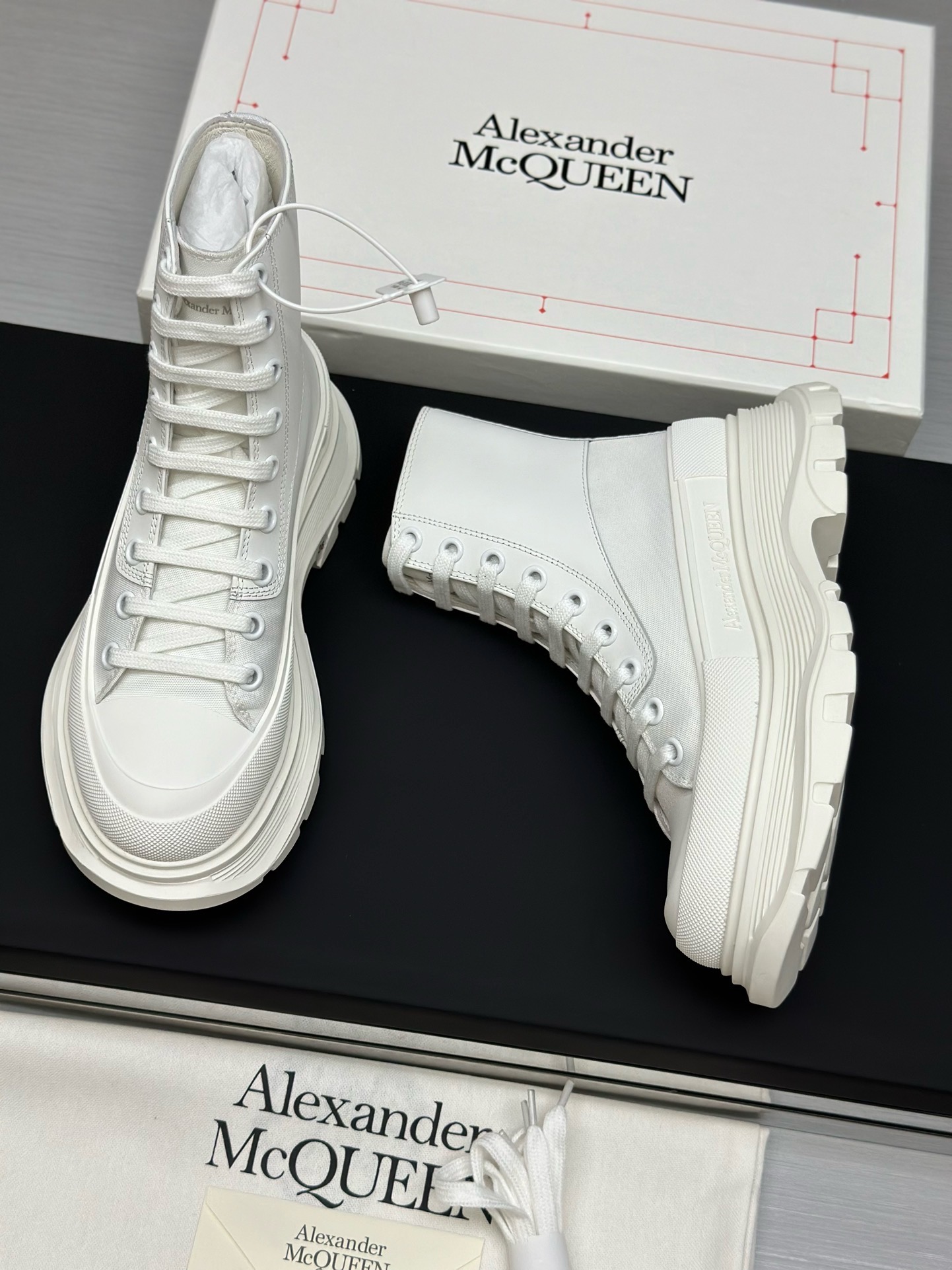 Кеды в стиле Alexander McQueen белого цвета