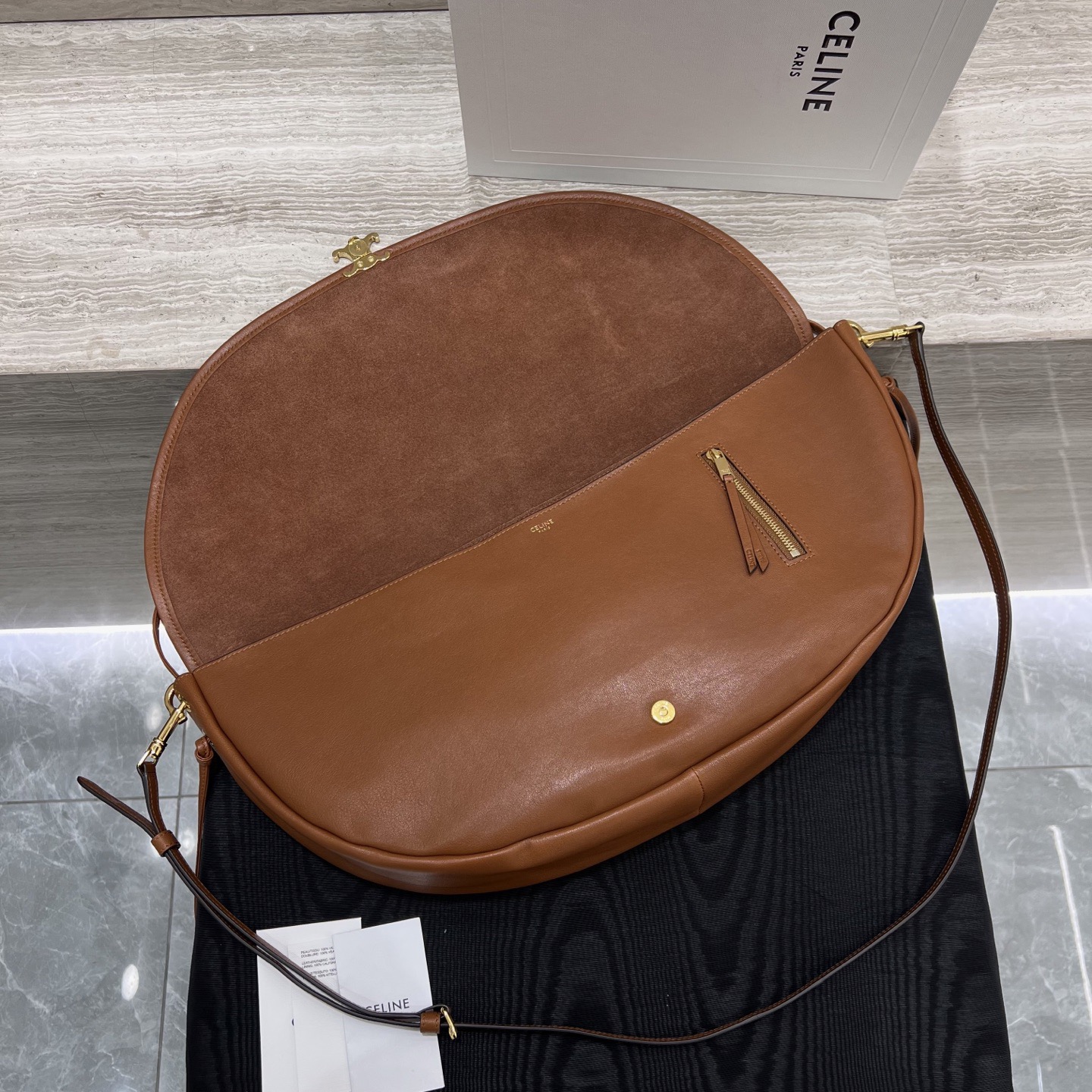 Сумка женская в стиле Celine Soft Triomphe Halfmoon карамельного цвета