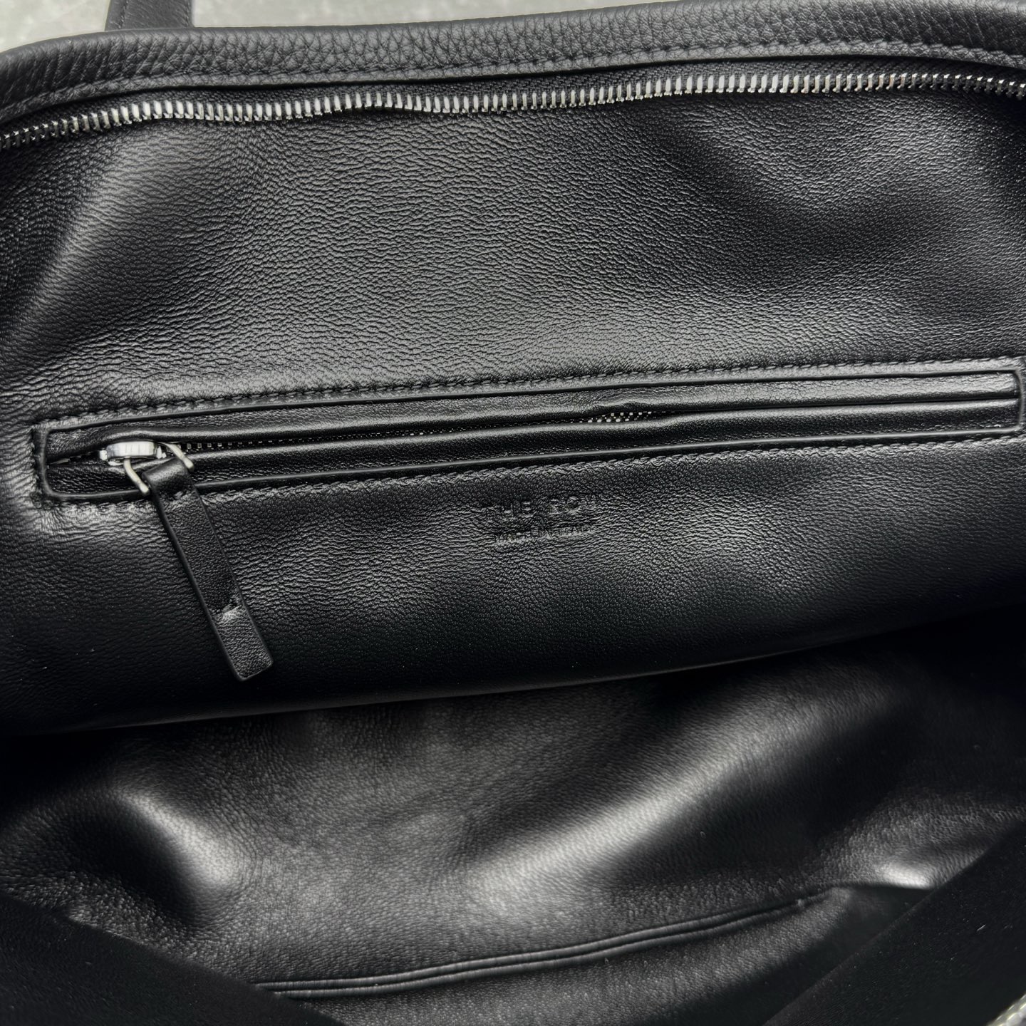 Сумка женская в стиле The Row Marcel чёрного  цвета