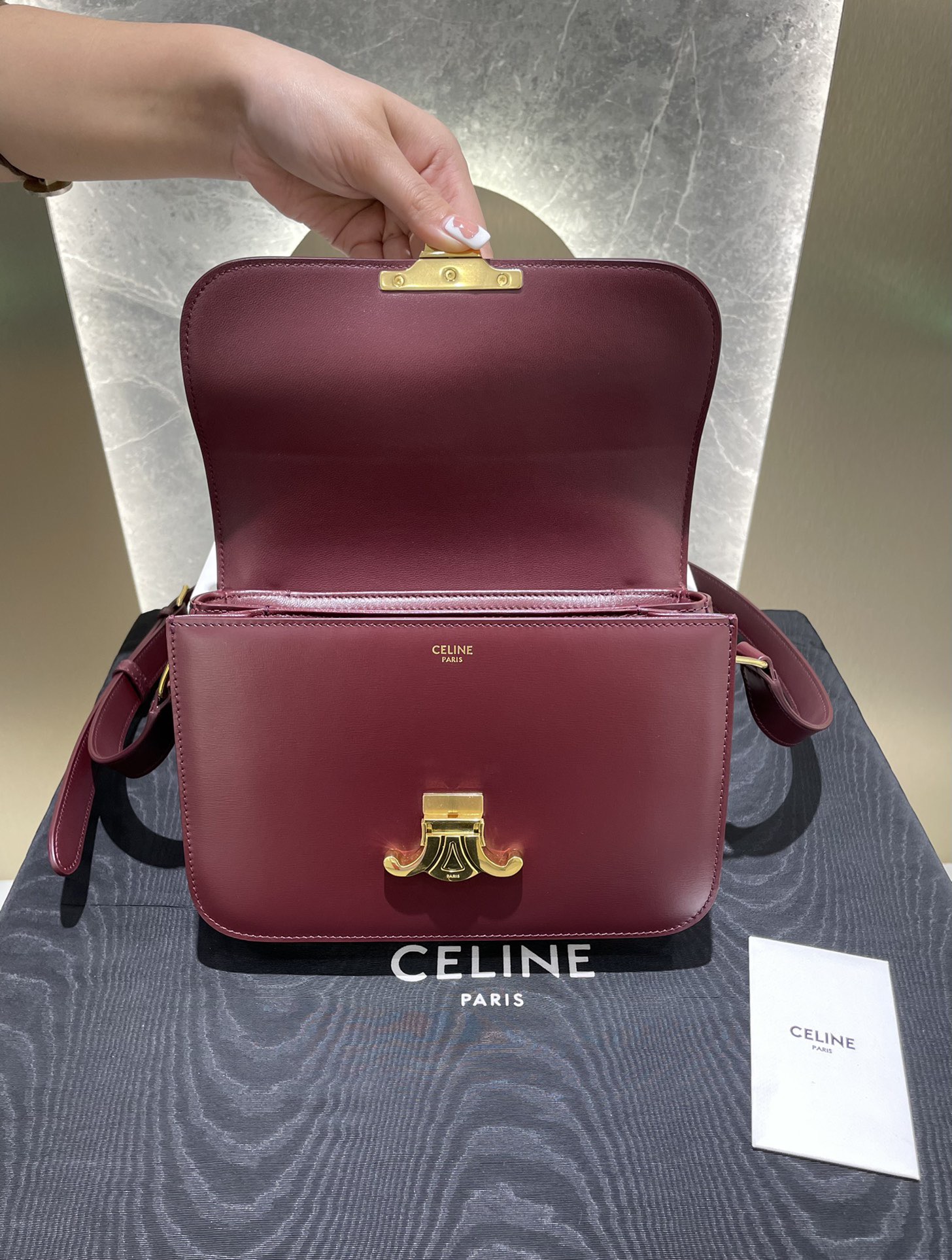 Сумка женская в стиле Celine Triomphe классическая средняя бордового цвета