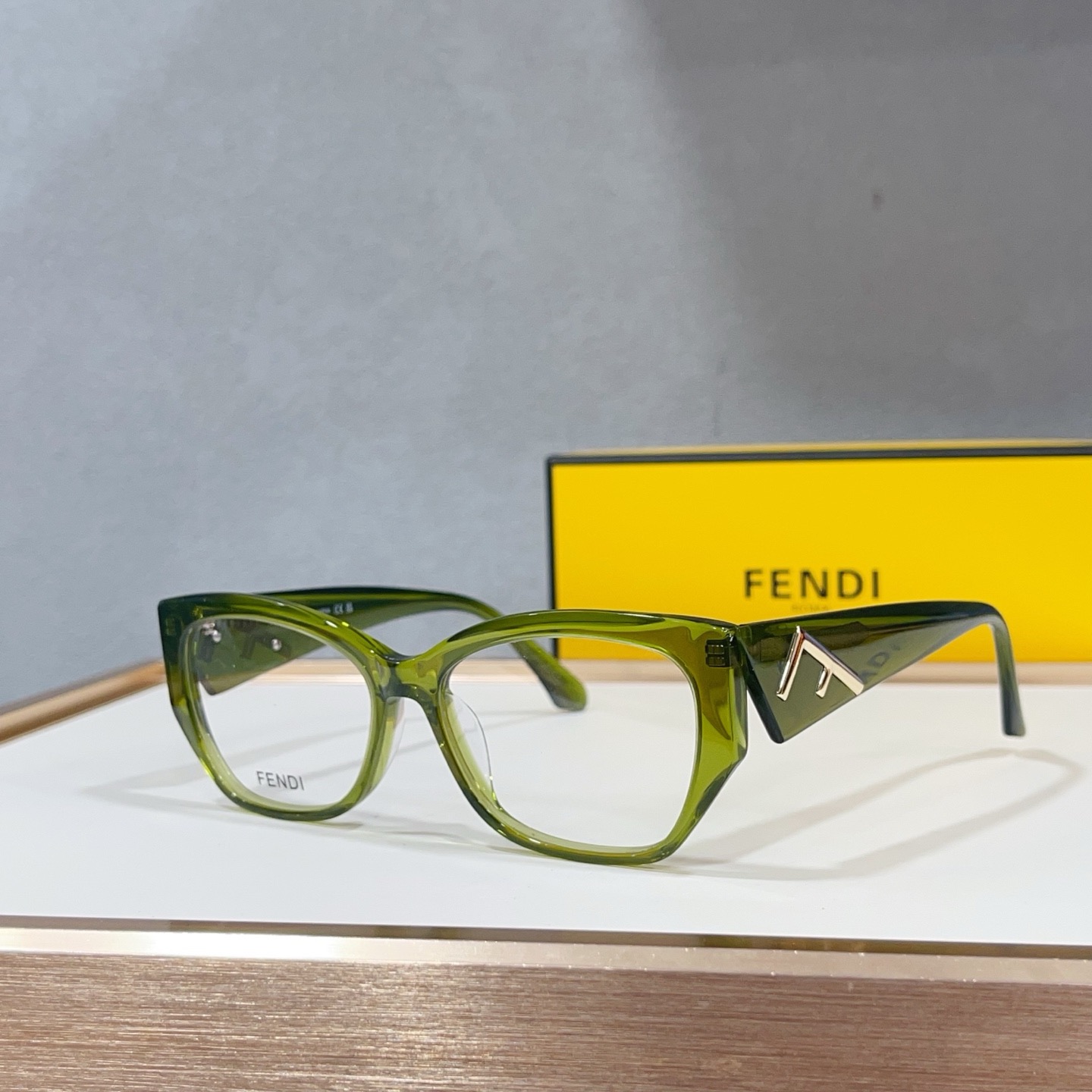 Оправа женская в стиле Fendi FE50063