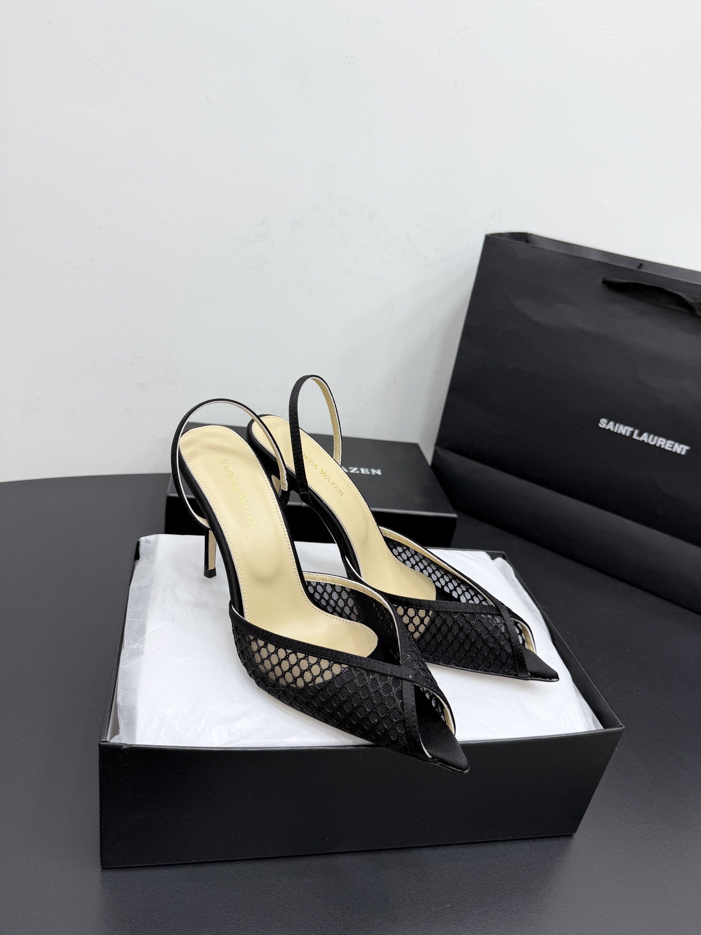 Туфли женские в стиле Andrea Wazen чёрного цвета