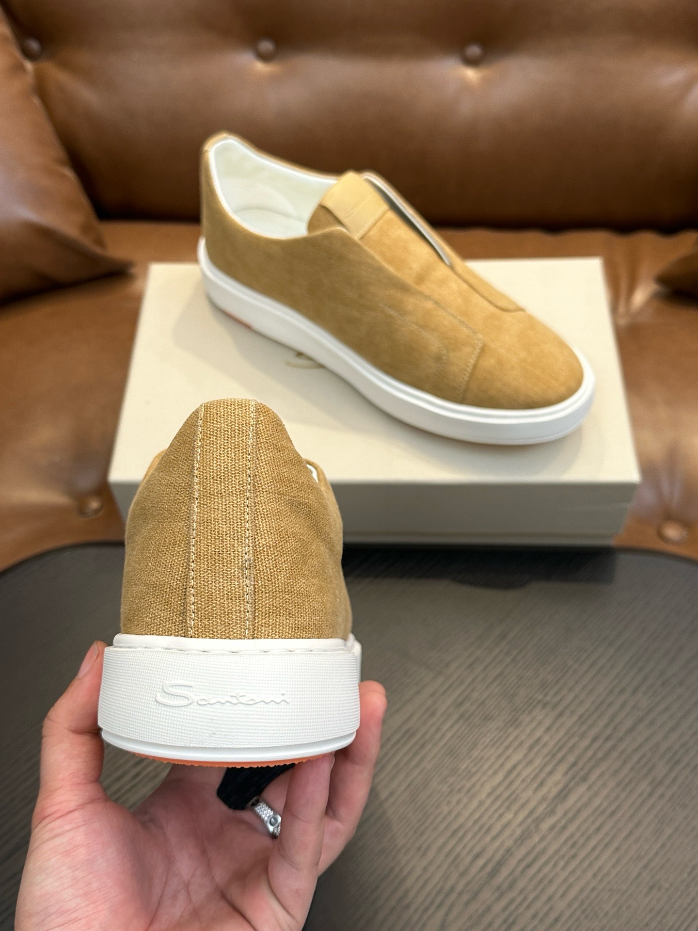 Слипоны мужские в стиле Santoni песочного цвета