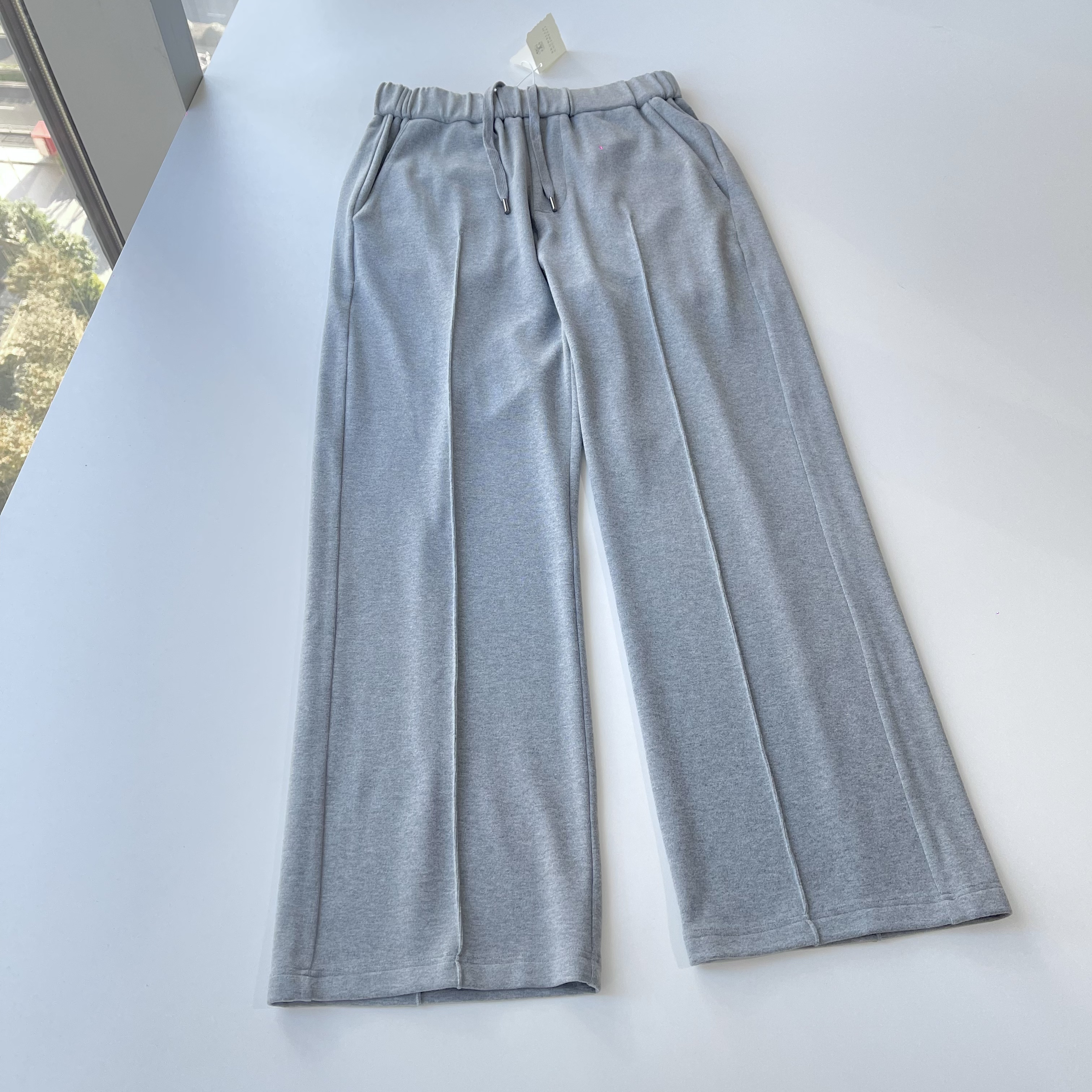 Брюки мужские в стиле Brunello Cucinelli модель Straight Fit из шерстяного трикотажа серого цвета