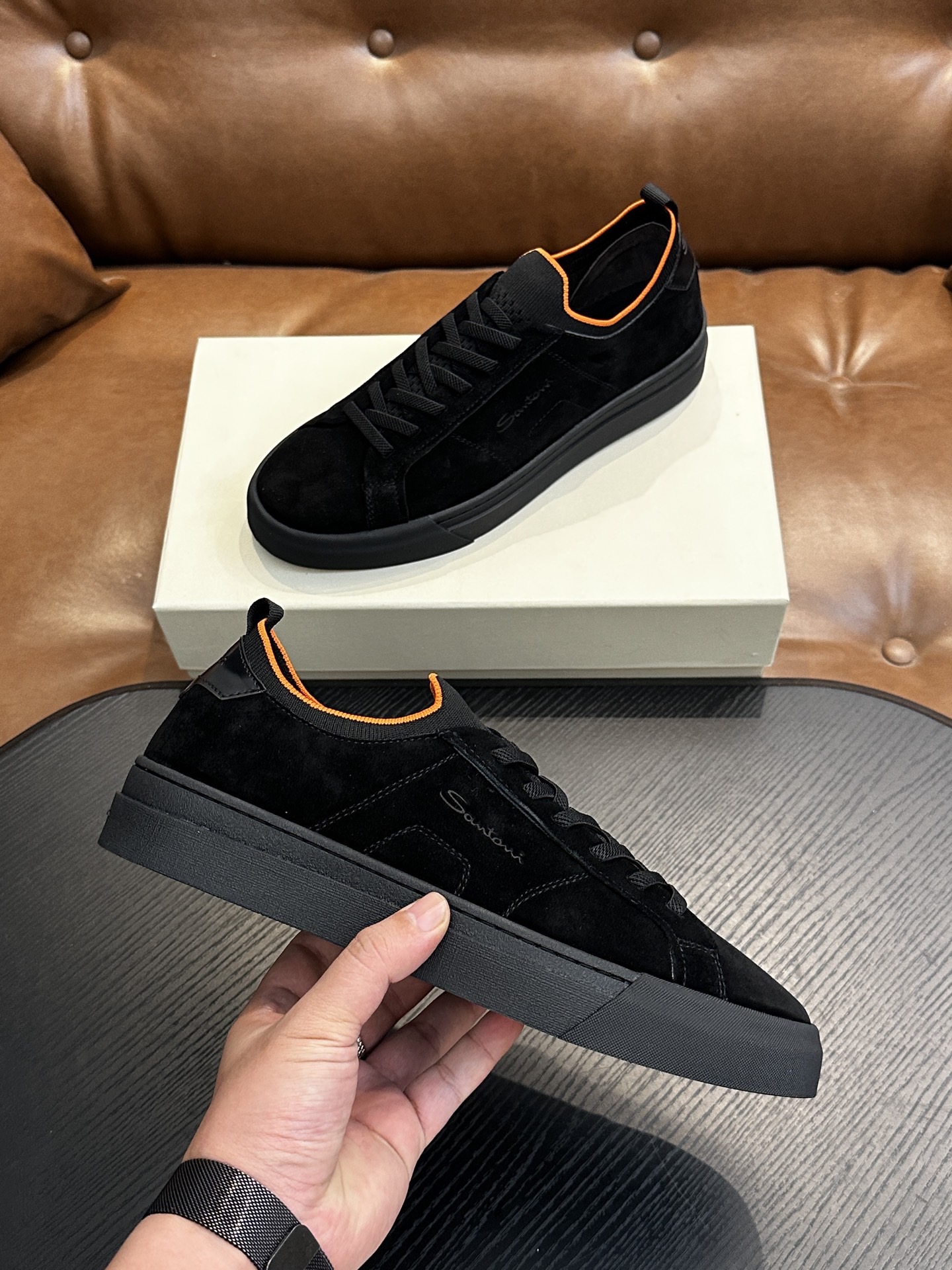 Кроссовки мужские в стиле Santoni из натуральной кожи черного цвета