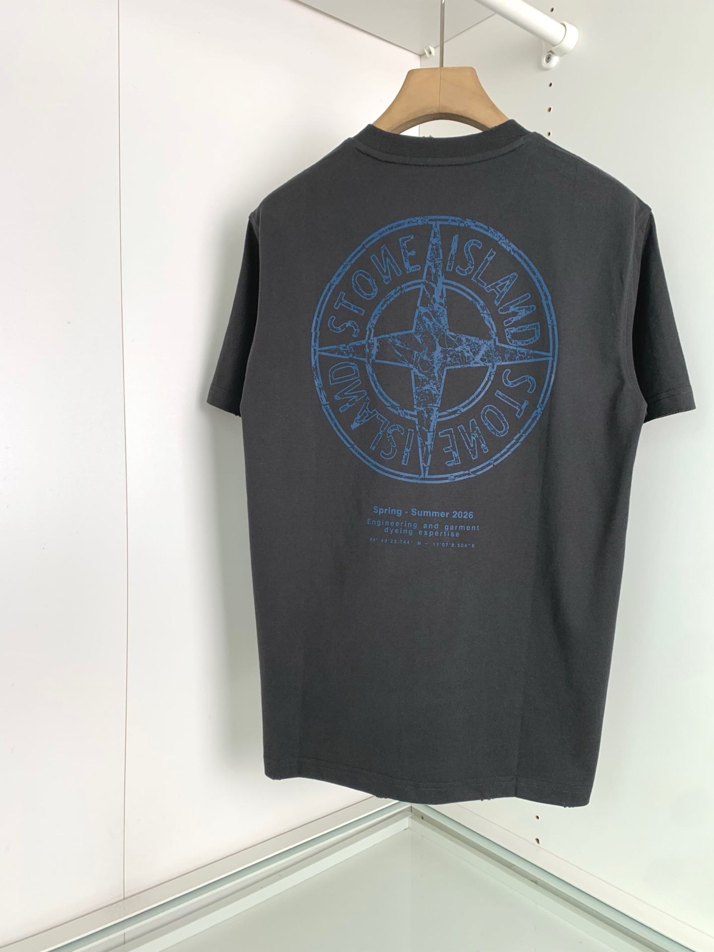 Футболка мужская в стиле Stone Island хлопковая с принтом тёмно-серого цвета