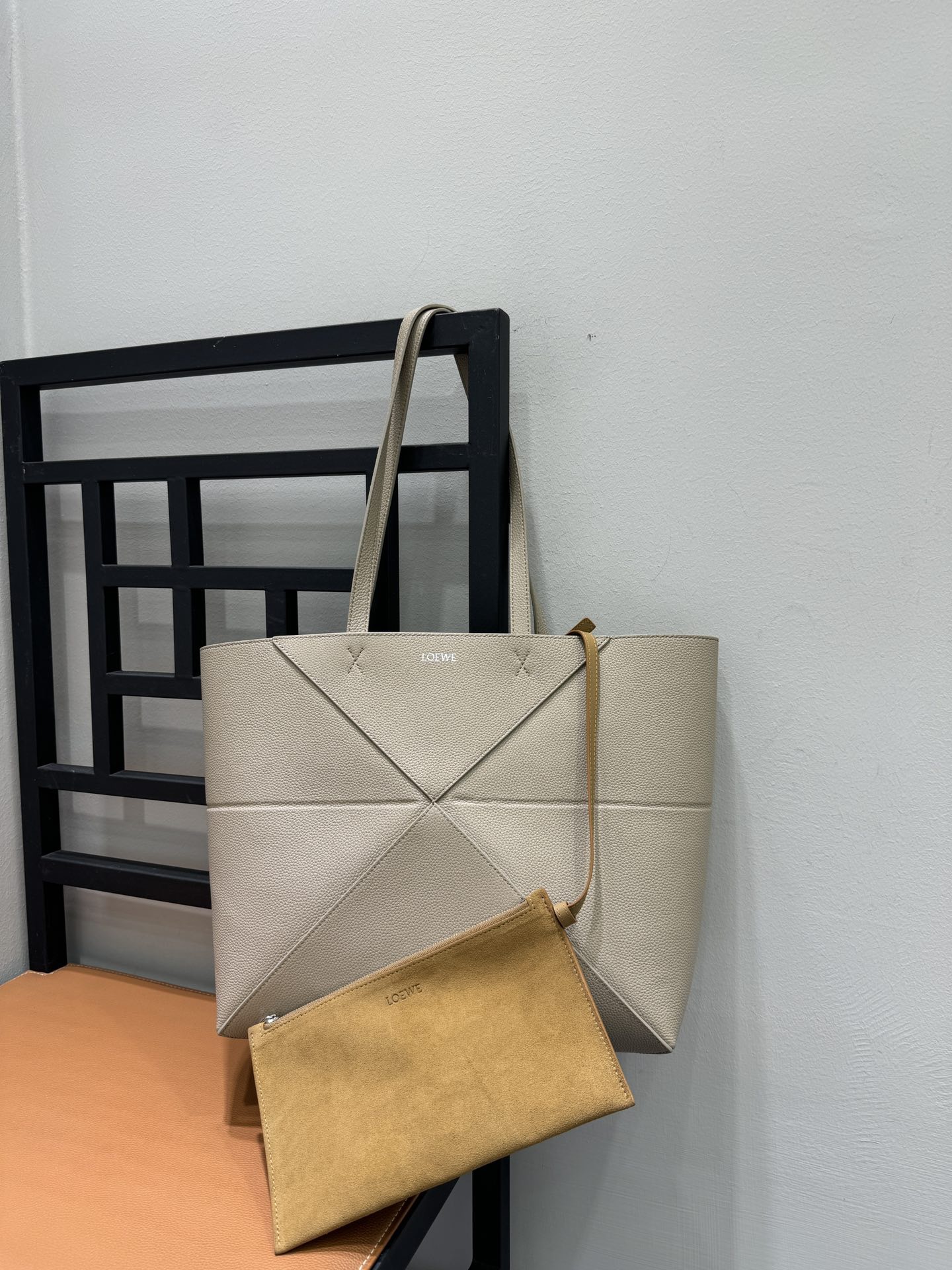 Сумка женская в стиле Loewe Puzzle Fold светло-бежевого цвета