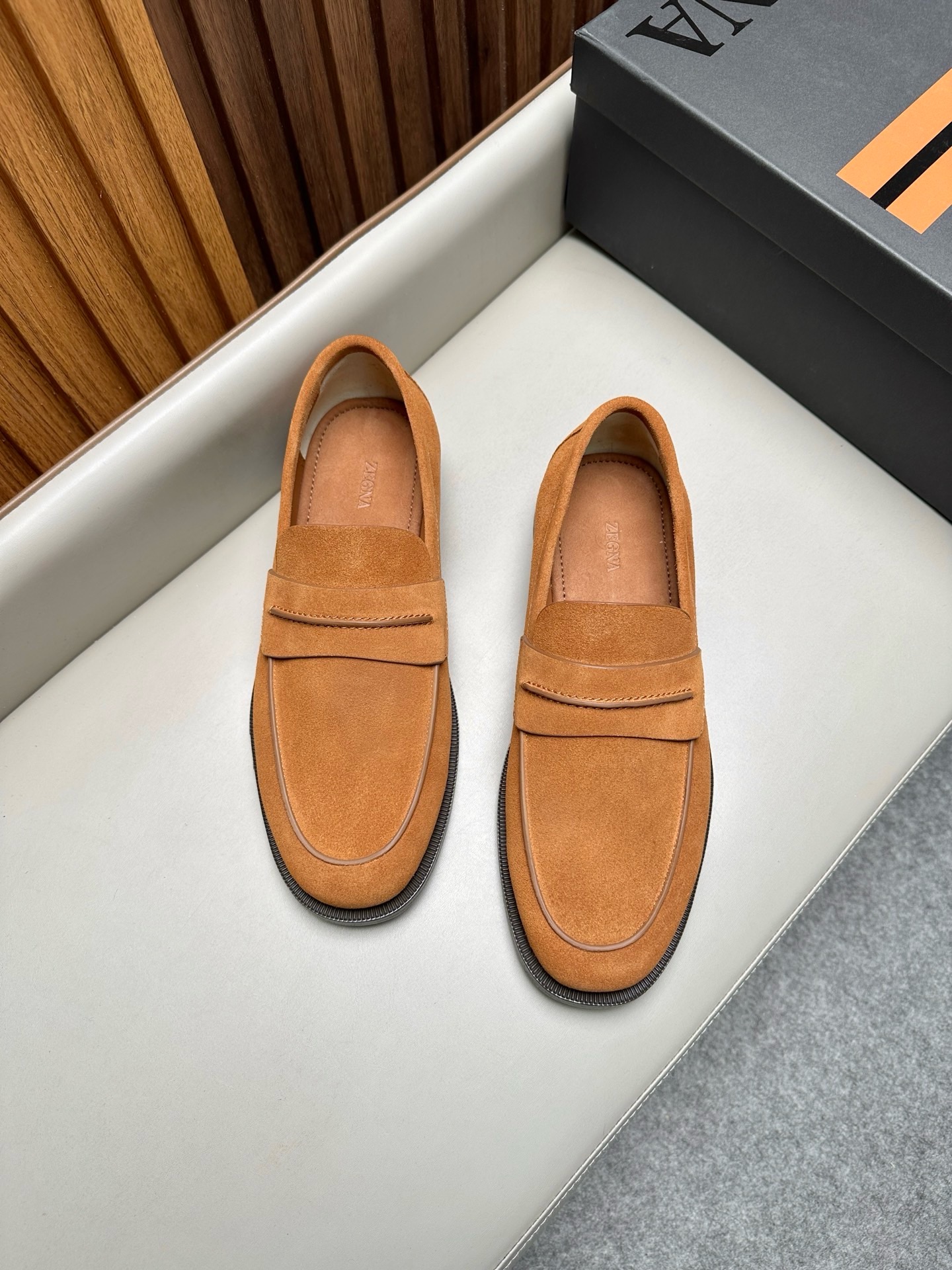 Лоферы мужские в стиле Zegna Mocassin Corso из натуральной замши рыжего цвета