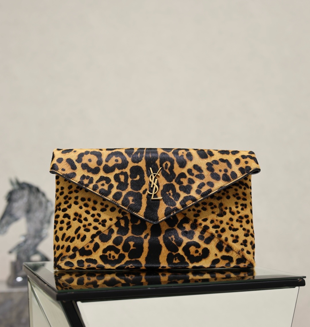 Сумка женская Saint Laurent Envelope леопардового цвета