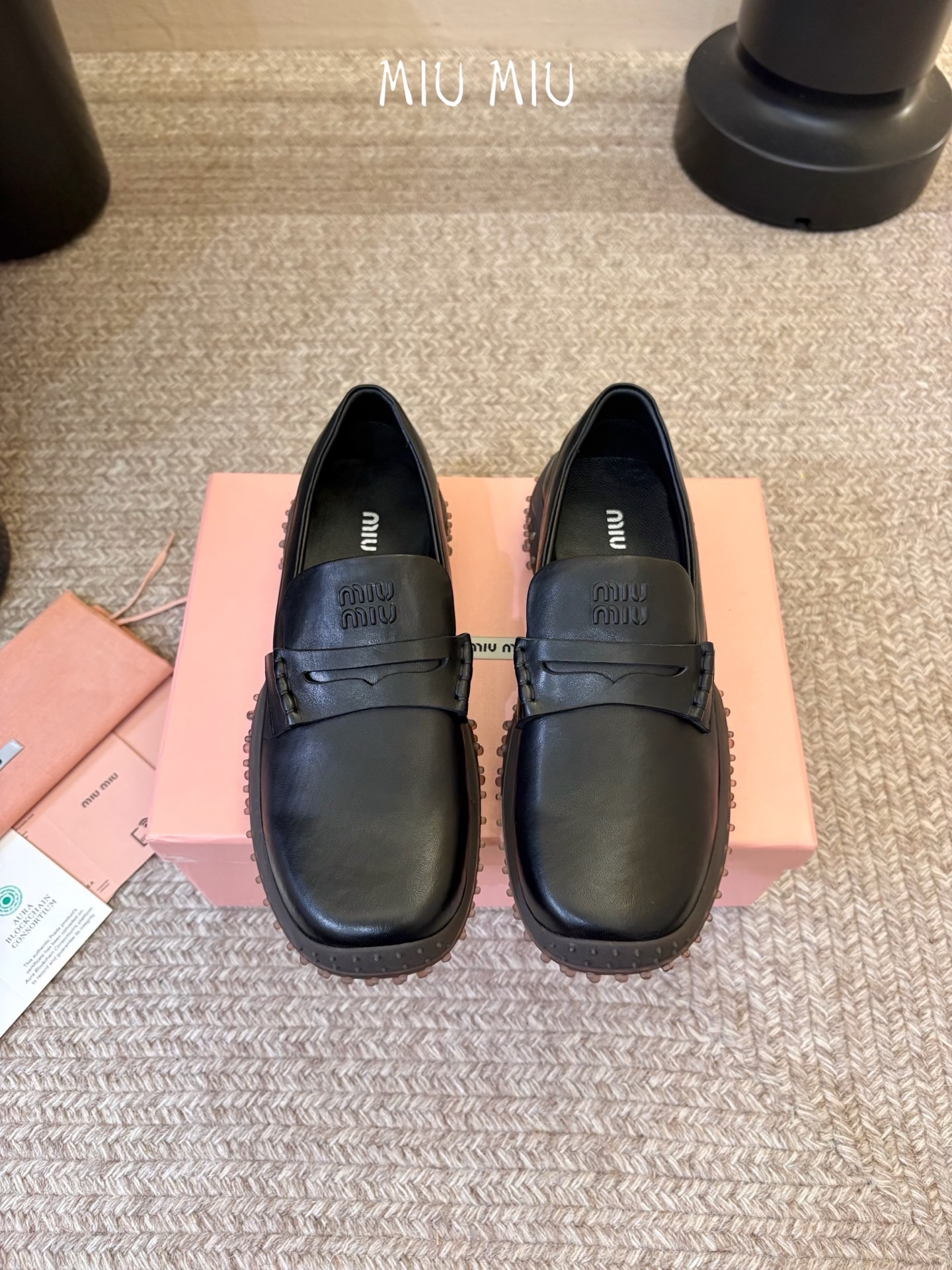 Лоферы женские Miu Miu чёрного цвета