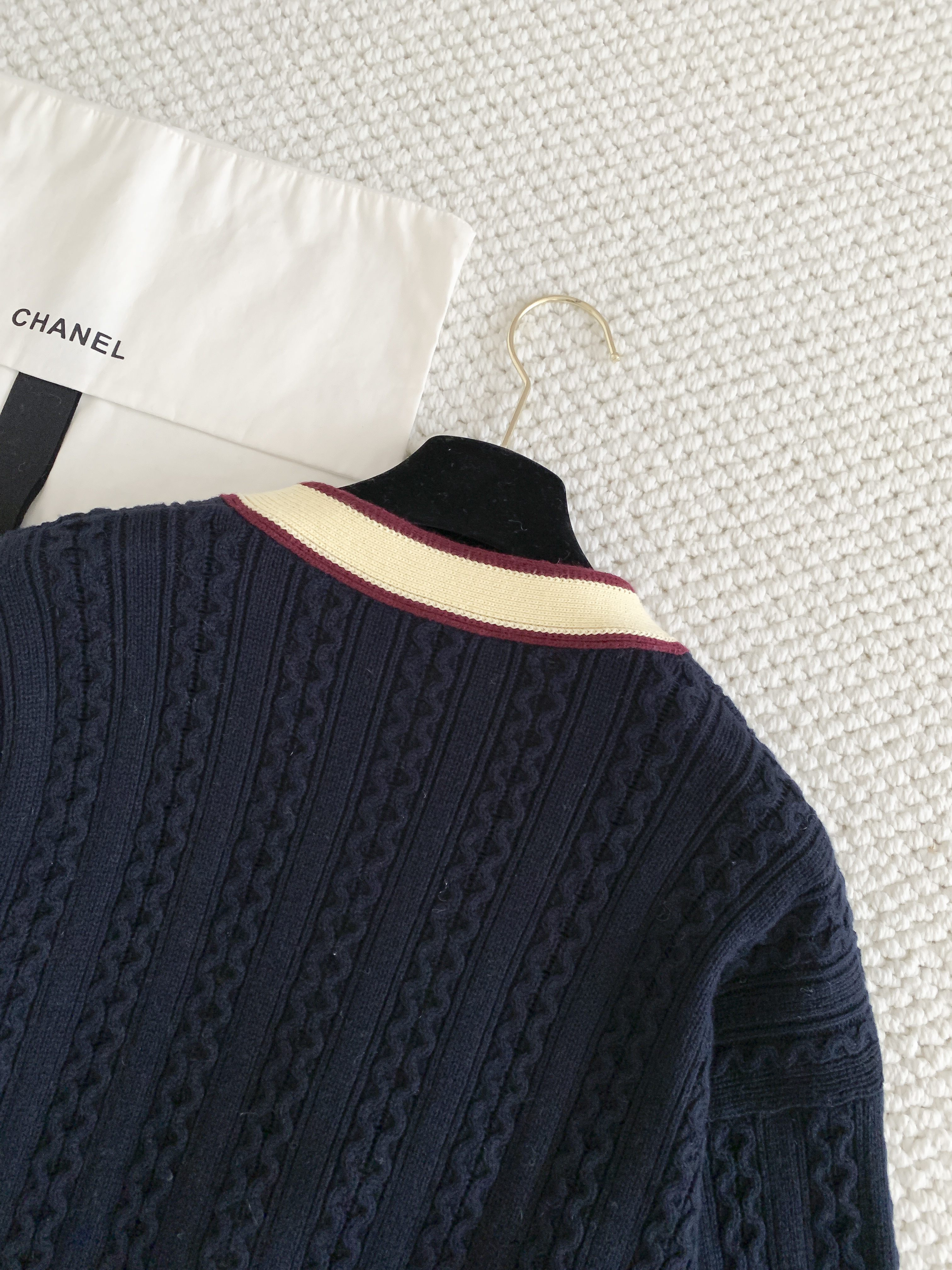 Кардиган женский в стиле Chanel тёмно-синего цвета с контрастной отделкой