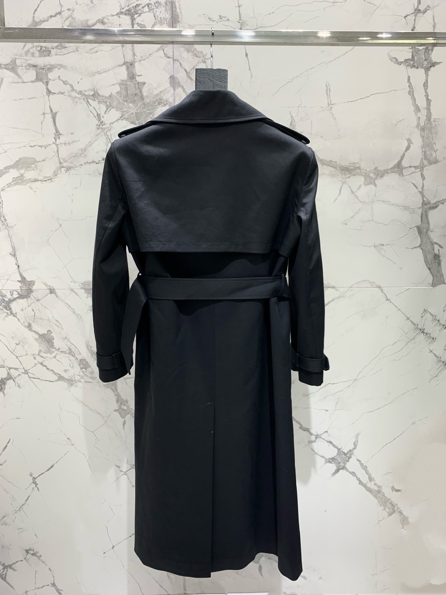 Тренч женский в стиле Saint Laurent из плащевой ткани чёрного цвета с поясом