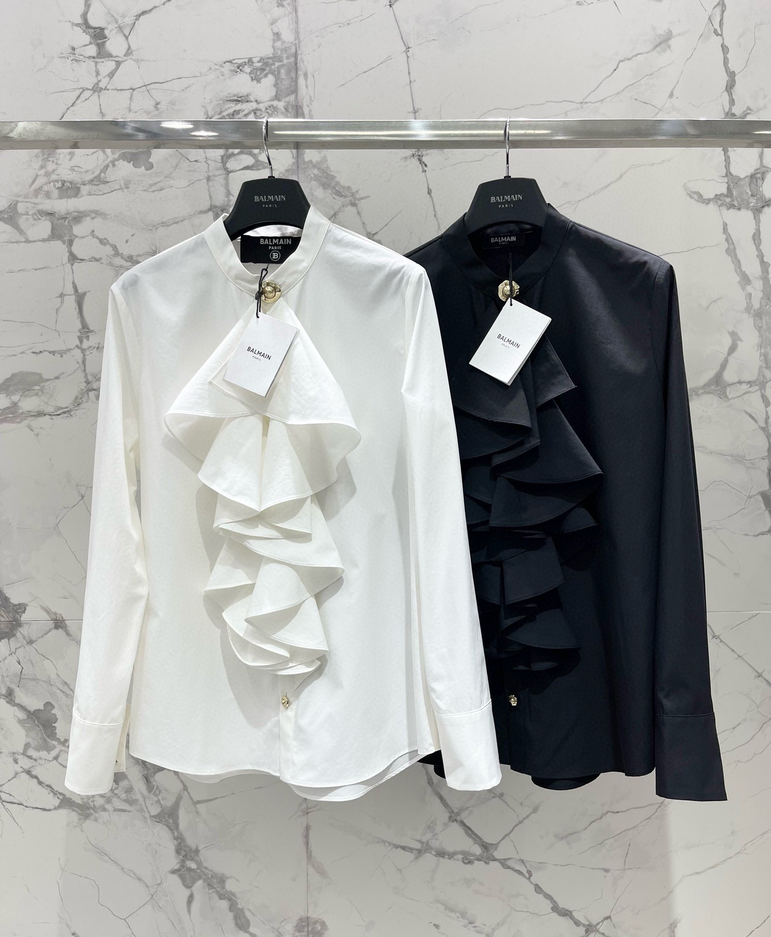 Блуза женская в стиле Balmain чёрного цвета с объёмными рюшами