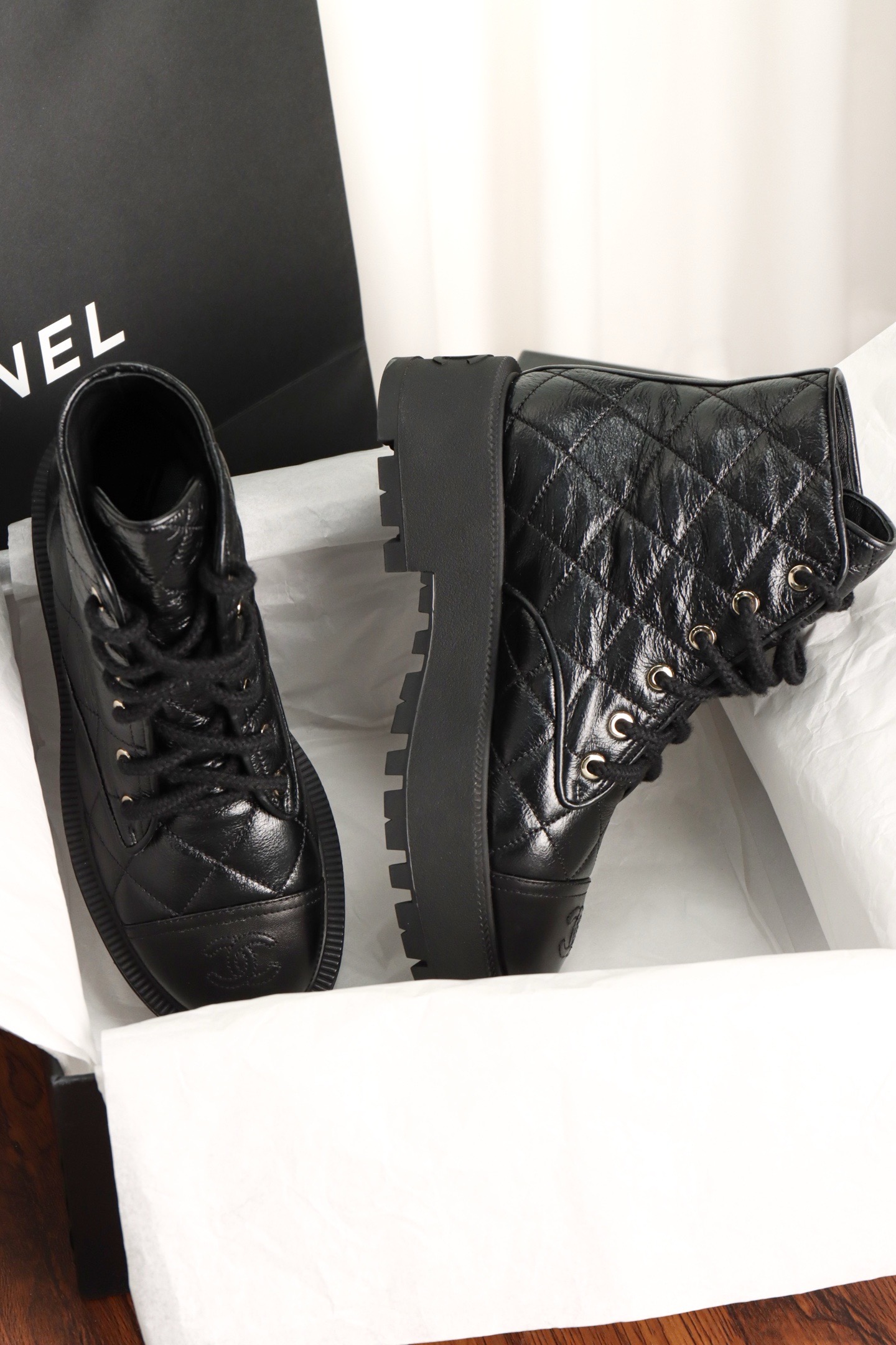 Ботинки женские Chanel чёрного цвета
